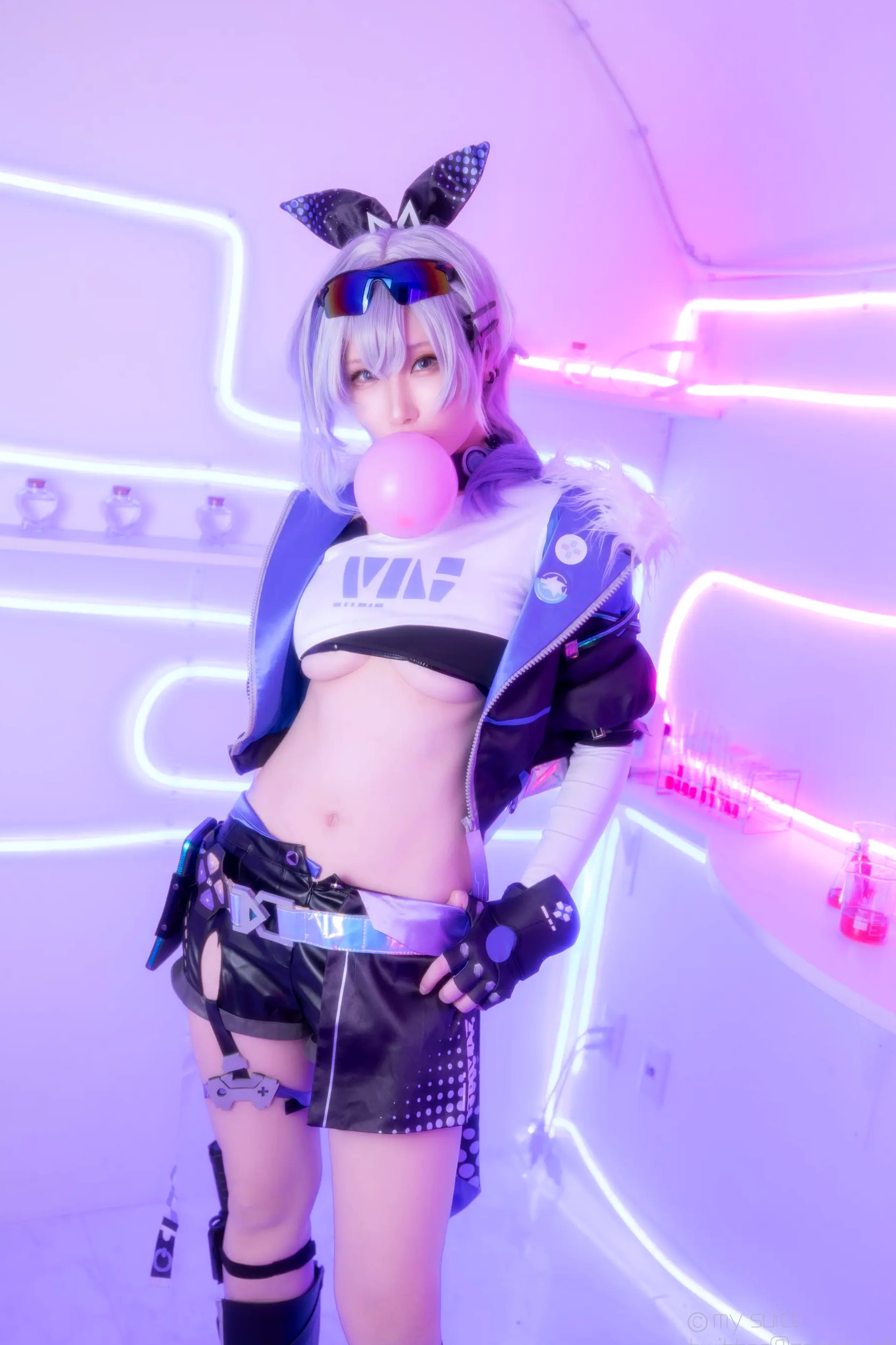 [Cosplay] Atsuki あつき 崩坏星穹铁道银狼流萤兔女郎性感角色扮演写真