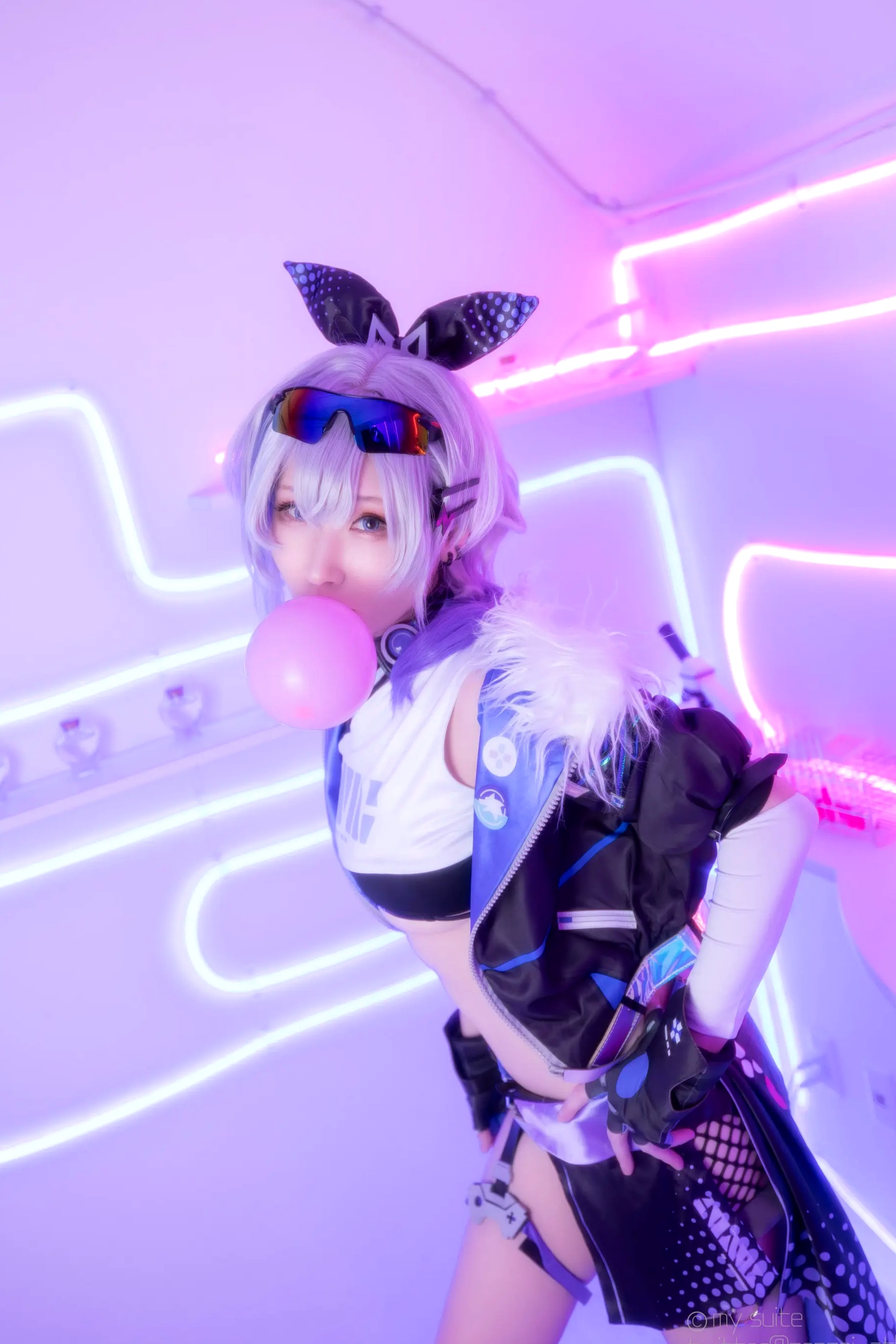 [Cosplay] Atsuki あつき 崩坏星穹铁道银狼流萤兔女郎性感角色扮演写真