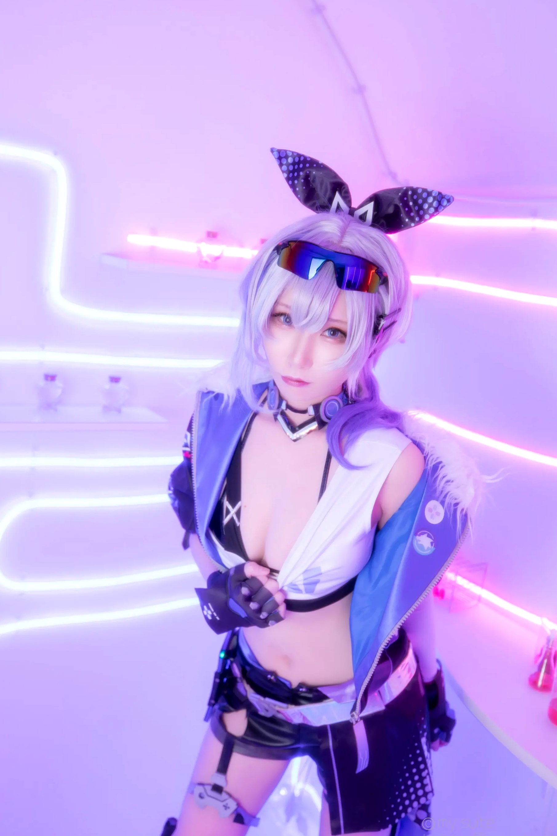 [Cosplay] Atsuki あつき 崩坏星穹铁道银狼流萤兔女郎性感角色扮演写真
