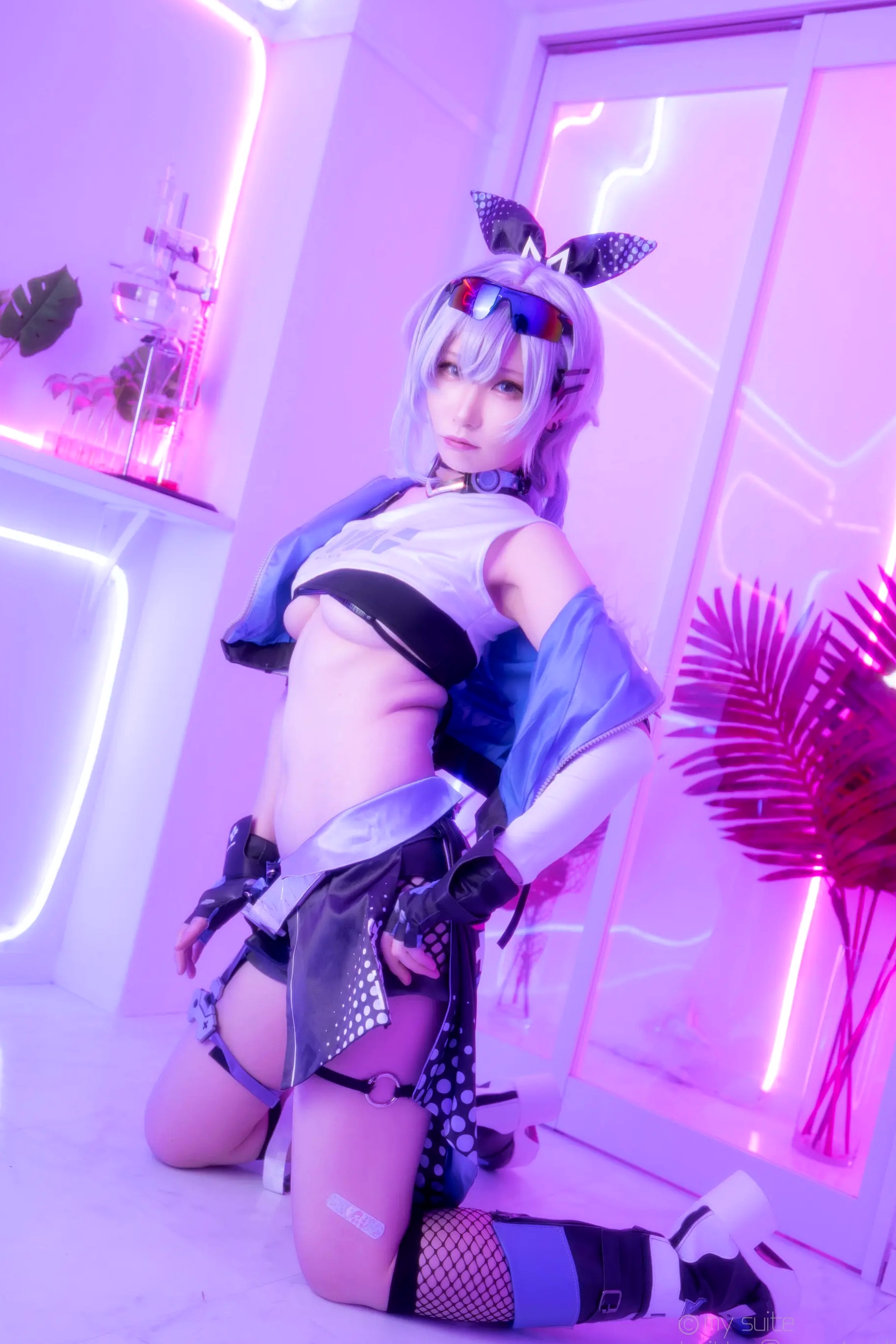 [Cosplay] Atsuki あつき 崩坏星穹铁道银狼流萤兔女郎性感角色扮演写真