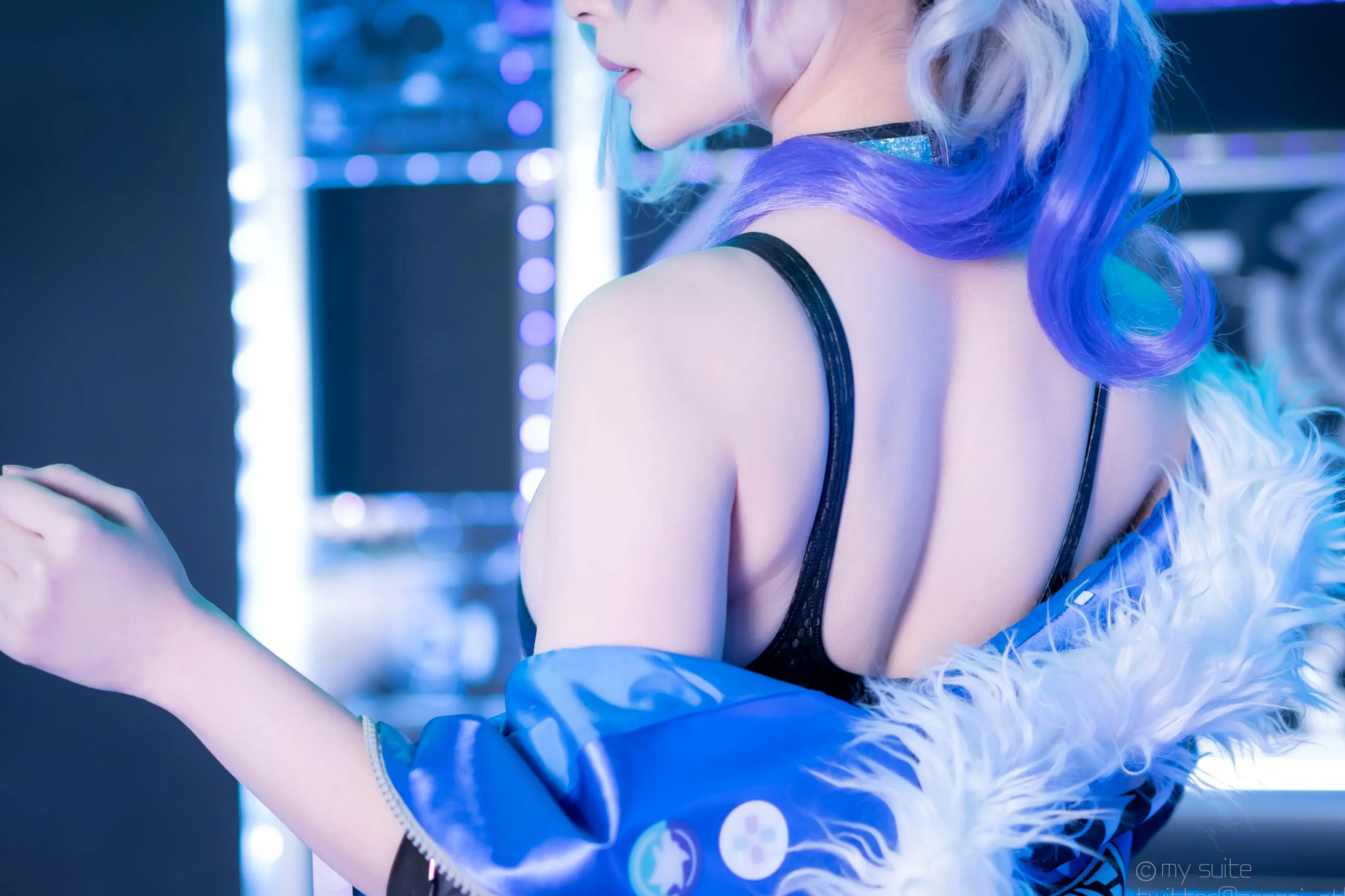 [Cosplay] Atsuki あつき 崩坏星穹铁道银狼流萤兔女郎性感角色扮演写真