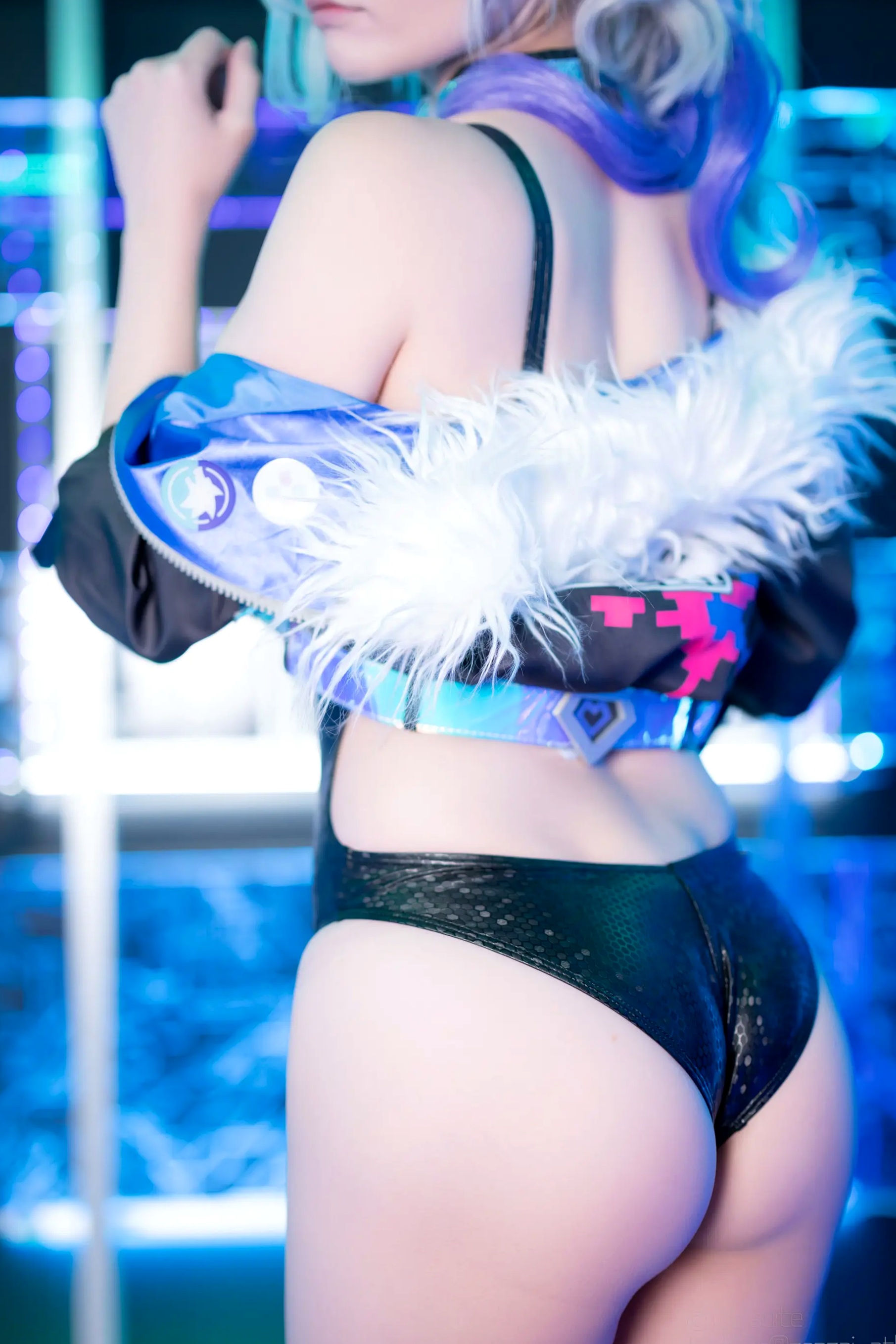 [Cosplay] Atsuki あつき 崩坏星穹铁道银狼流萤兔女郎性感角色扮演写真