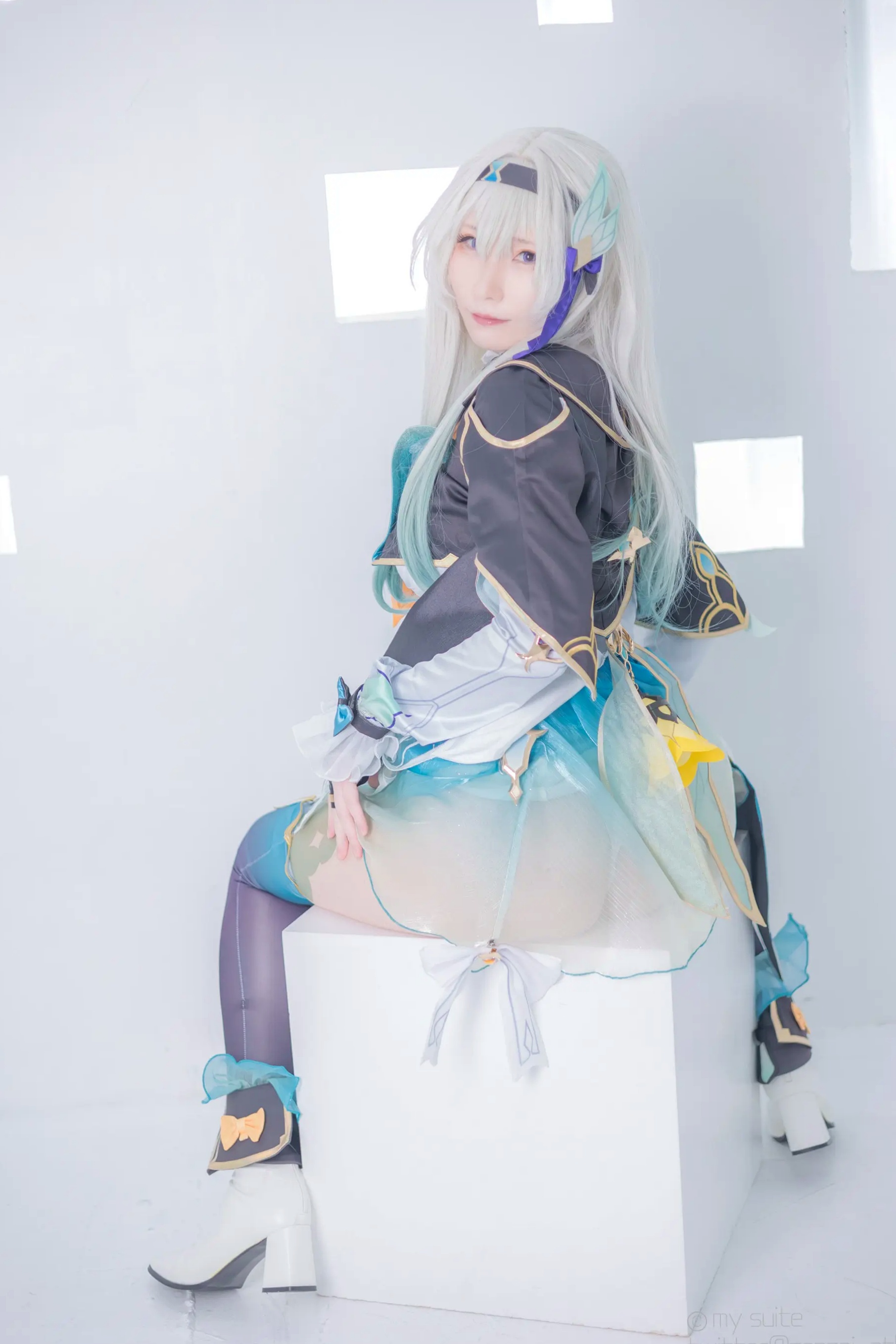 [Cosplay] Atsuki あつき 崩坏星穹铁道银狼流萤兔女郎性感角色扮演写真