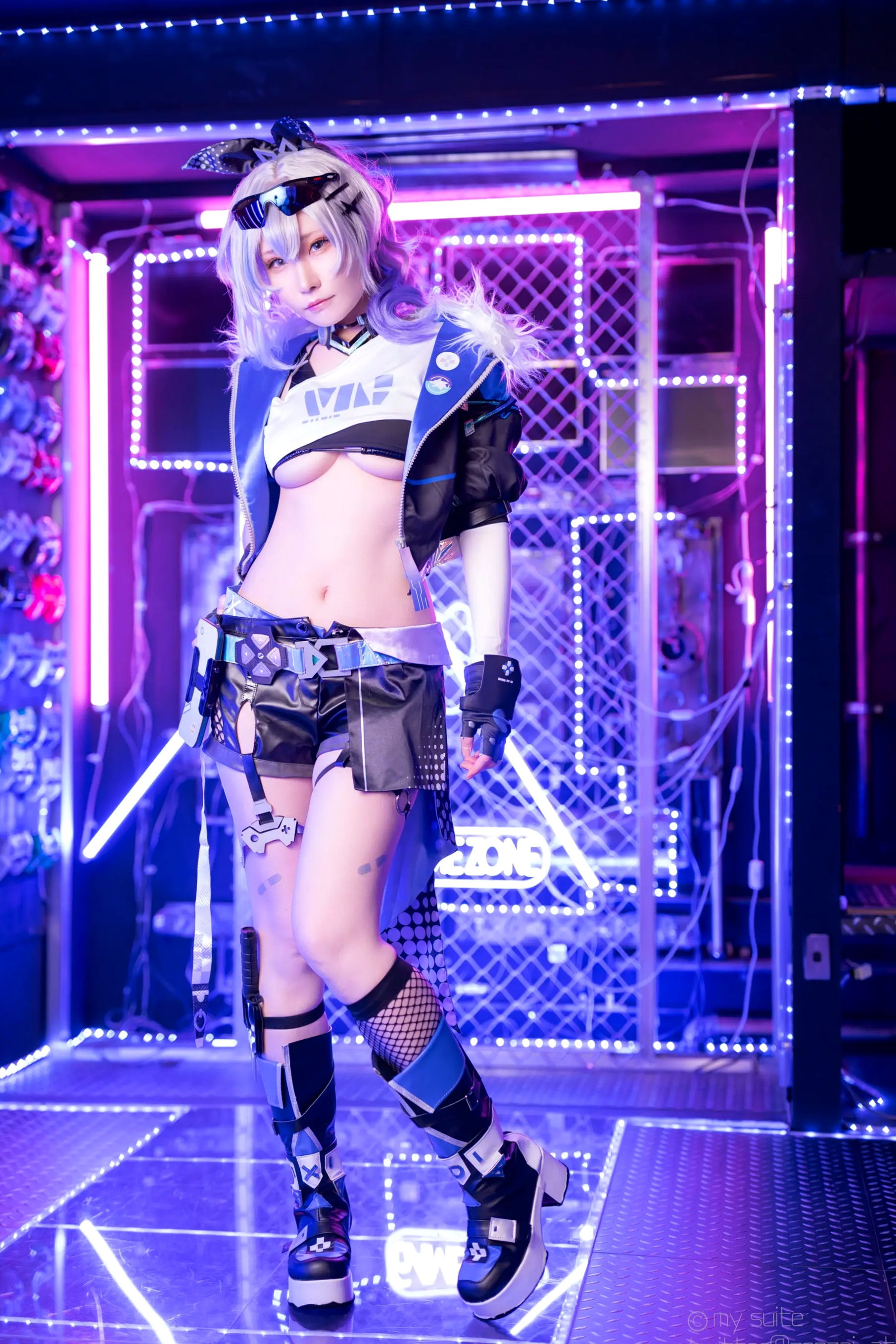 [Cosplay] Atsuki あつき 崩坏星穹铁道银狼流萤兔女郎性感角色扮演写真