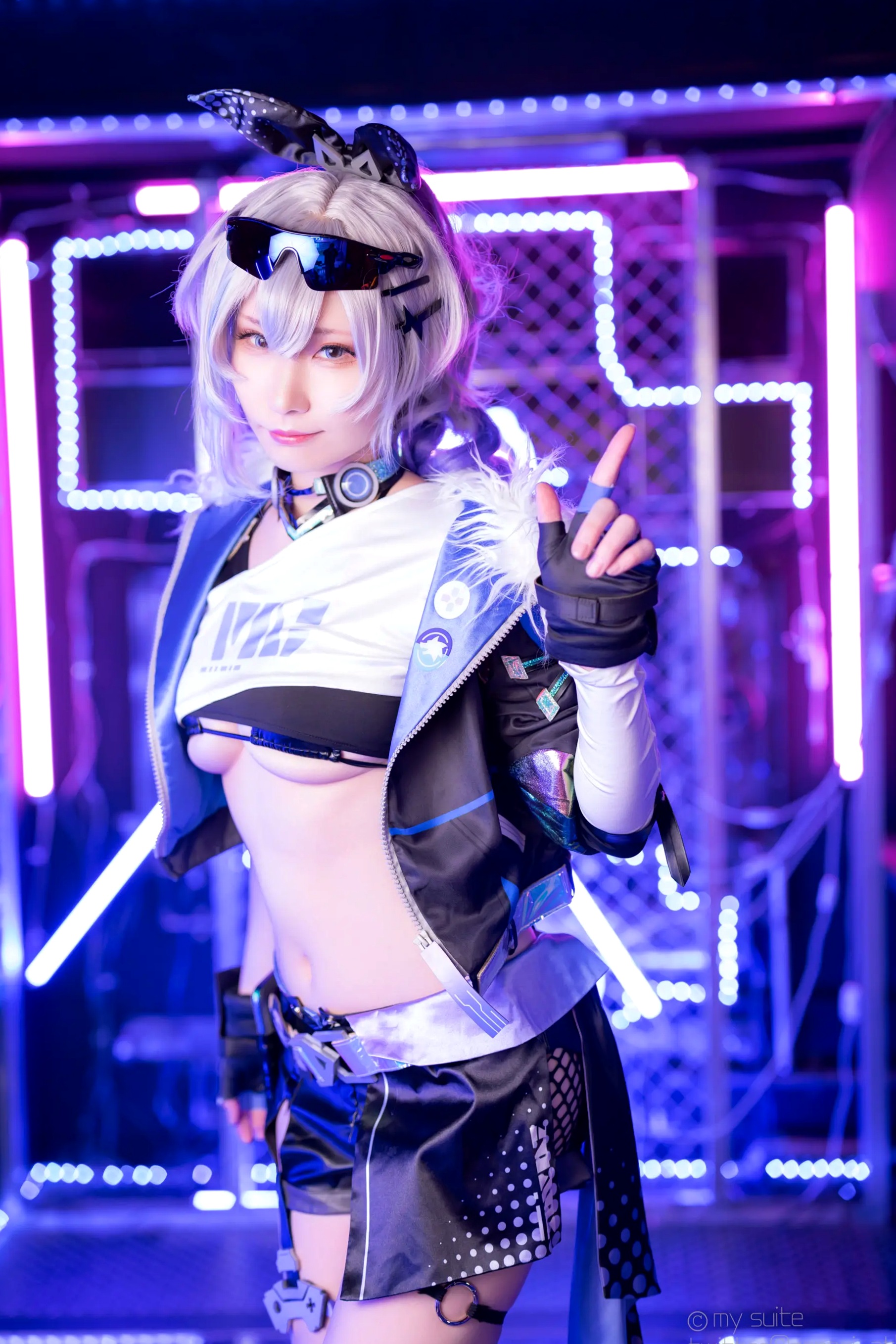 [Cosplay] Atsuki あつき 崩坏星穹铁道银狼流萤兔女郎性感角色扮演写真