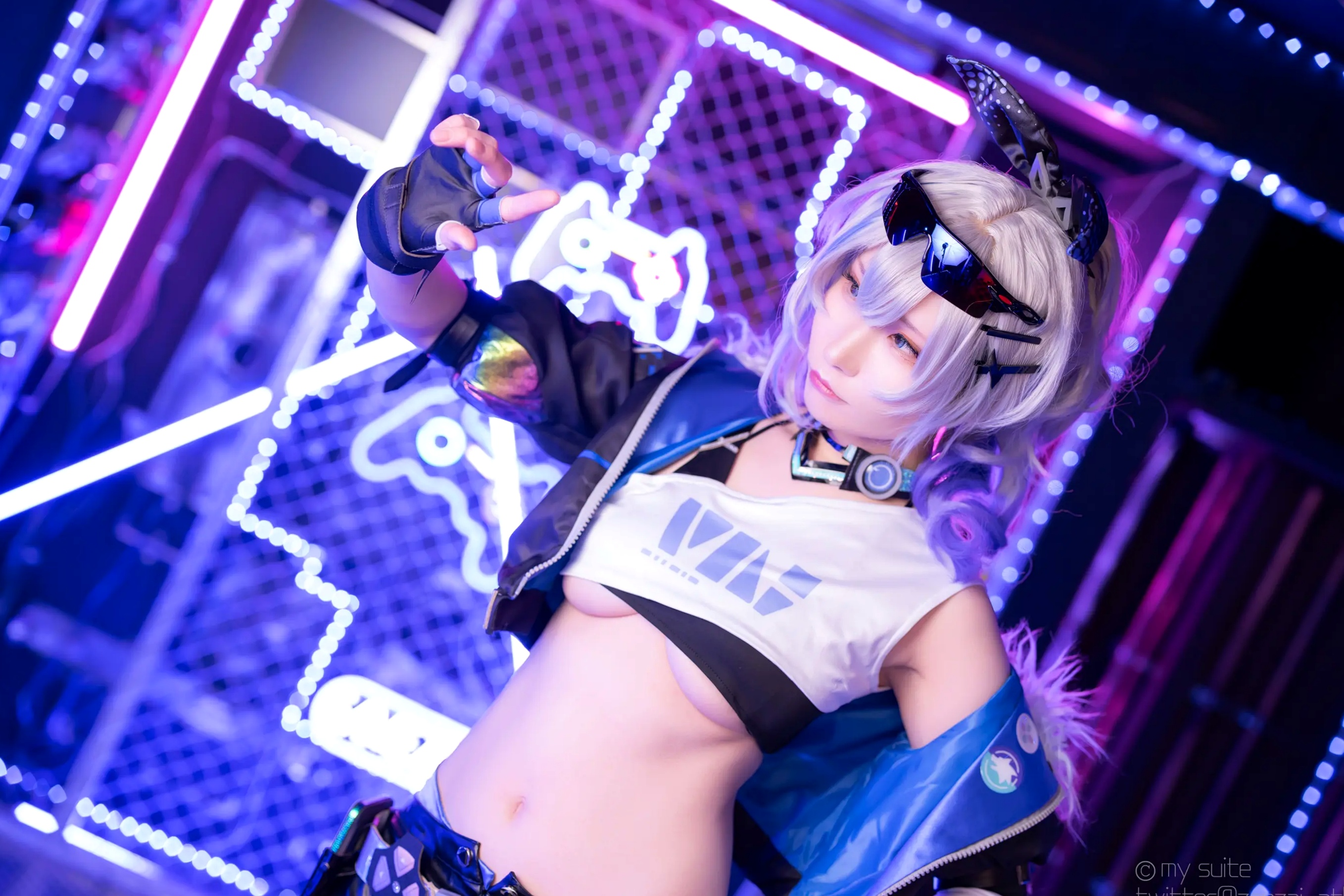 [Cosplay] Atsuki あつき 崩坏星穹铁道银狼流萤兔女郎性感角色扮演写真