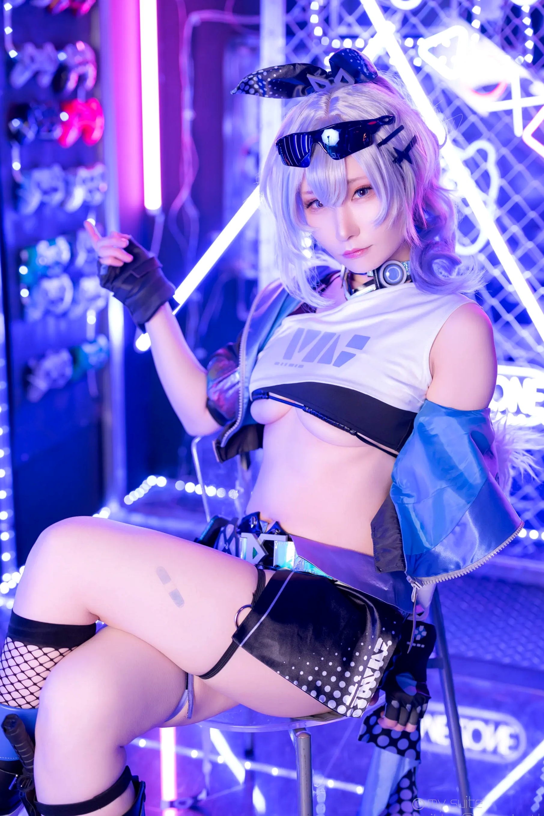 [Cosplay] Atsuki あつき 崩坏星穹铁道银狼流萤兔女郎性感角色扮演写真