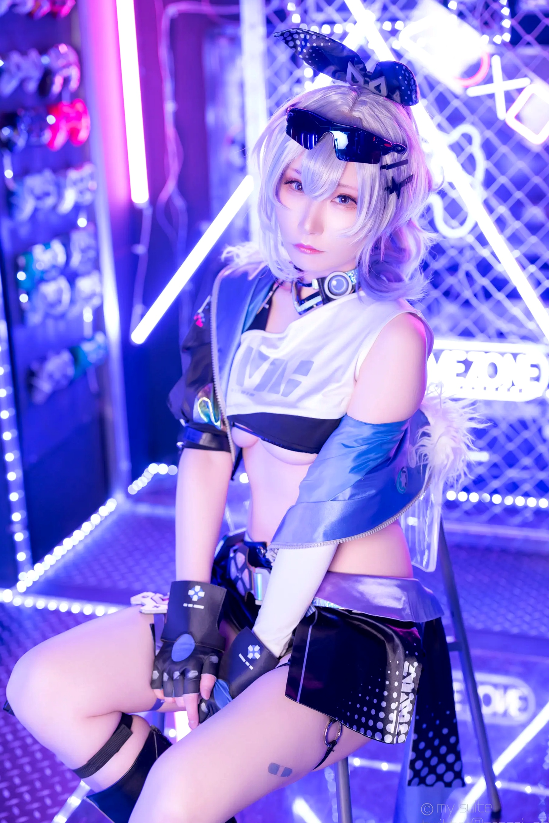 [Cosplay] Atsuki あつき 崩坏星穹铁道银狼流萤兔女郎性感角色扮演写真