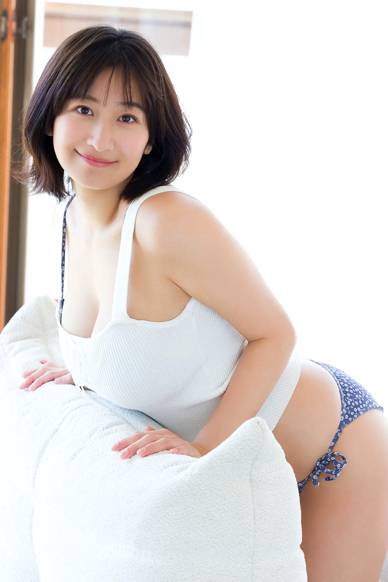 Gallery - 榎原依那性感红色比基尼写真：清纯甜美与火辣身材的完美呈现日本比基尼性感童颜巨乳养眼 女神私房照_秀色女神 - image 6