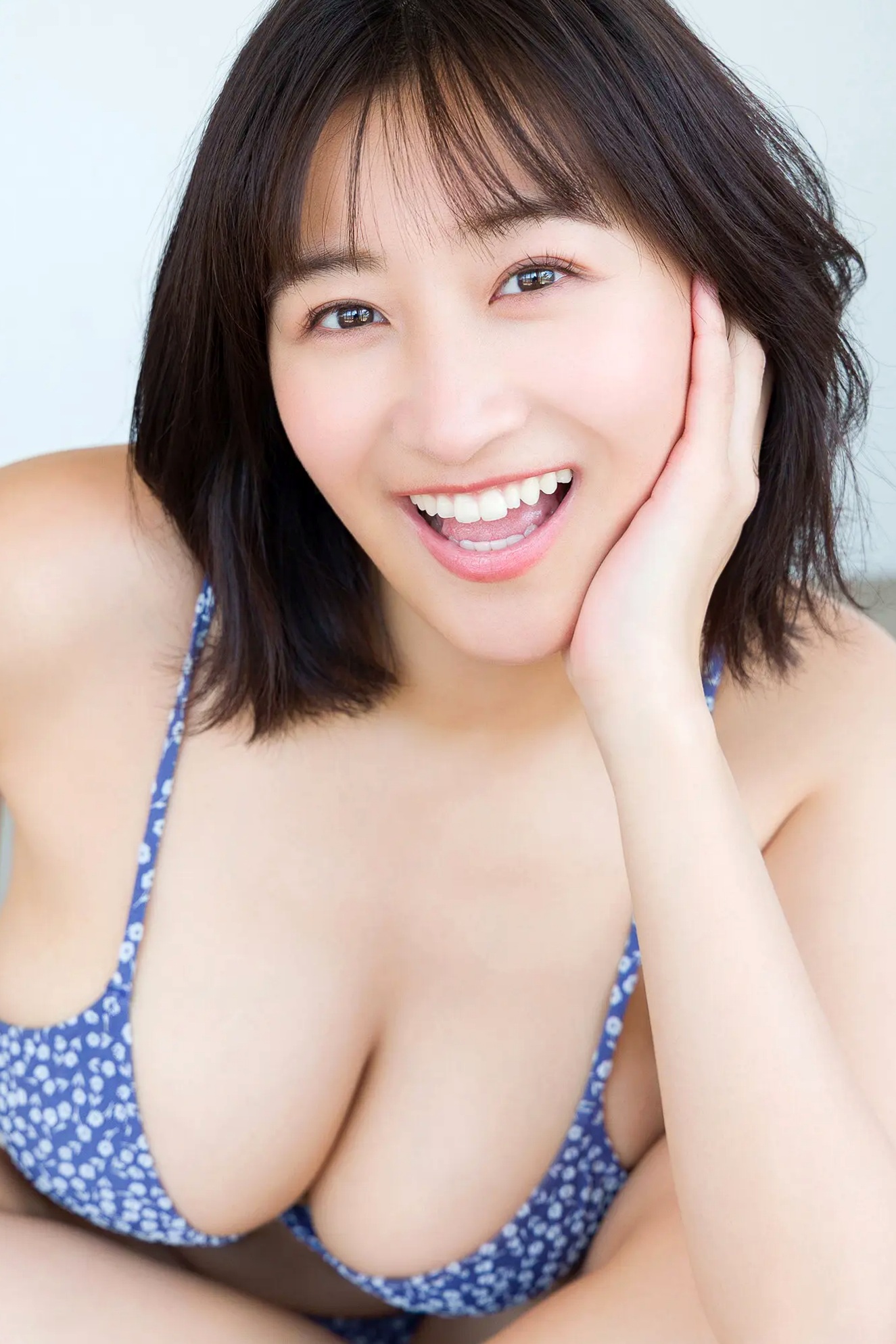 Gallery - 榎原依那性感红色比基尼写真：清纯甜美与火辣身材的完美呈现日本比基尼性感童颜巨乳养眼 女神私房照_秀色女神 - image 10