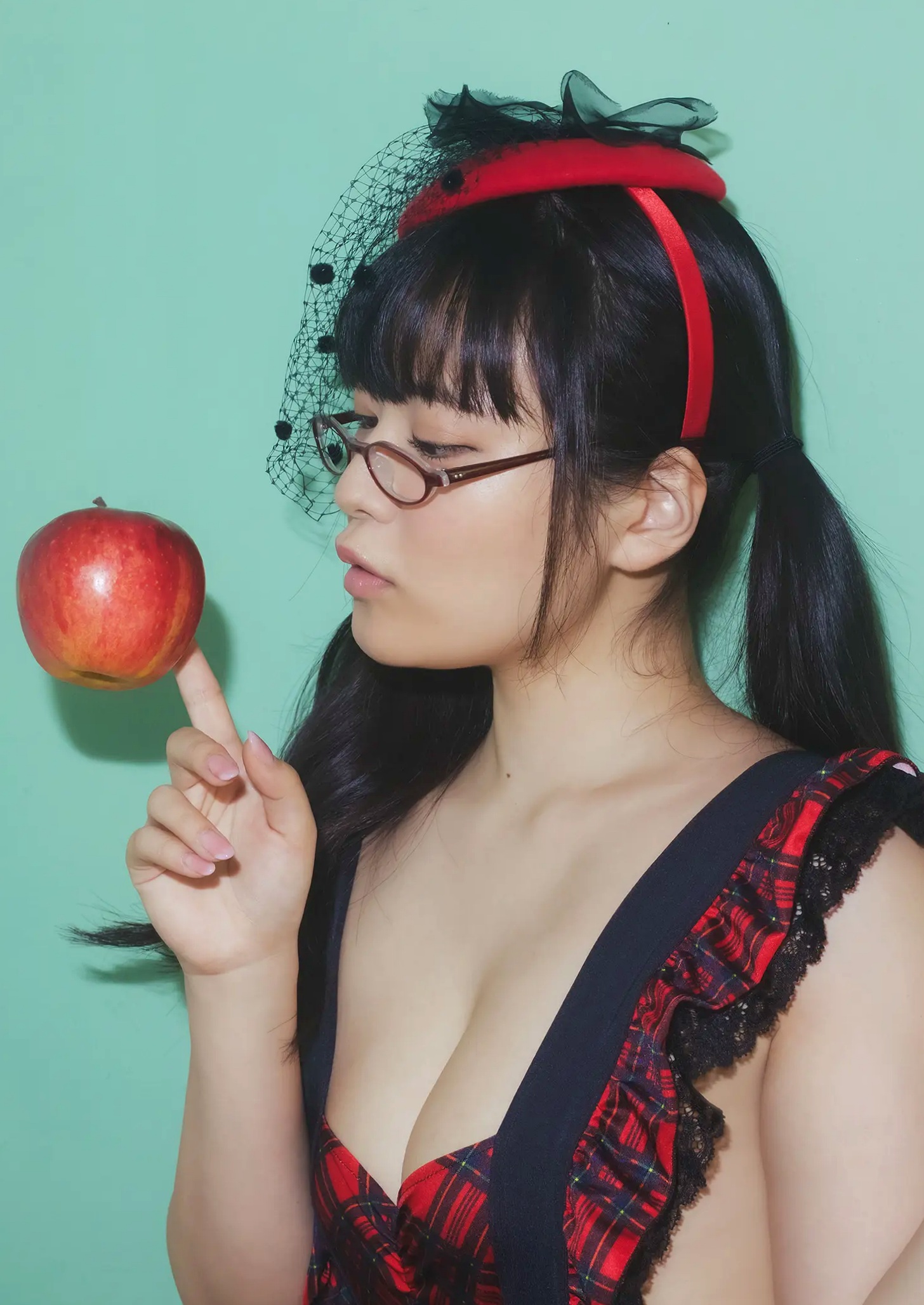 Gallery - 東雲うみ - 水果与眼镜性感写真 日本水手服眼镜娘内衣诱惑大尺幅日本性感制服诱惑人间胸器 女神私房照_秀色女神 - image 39