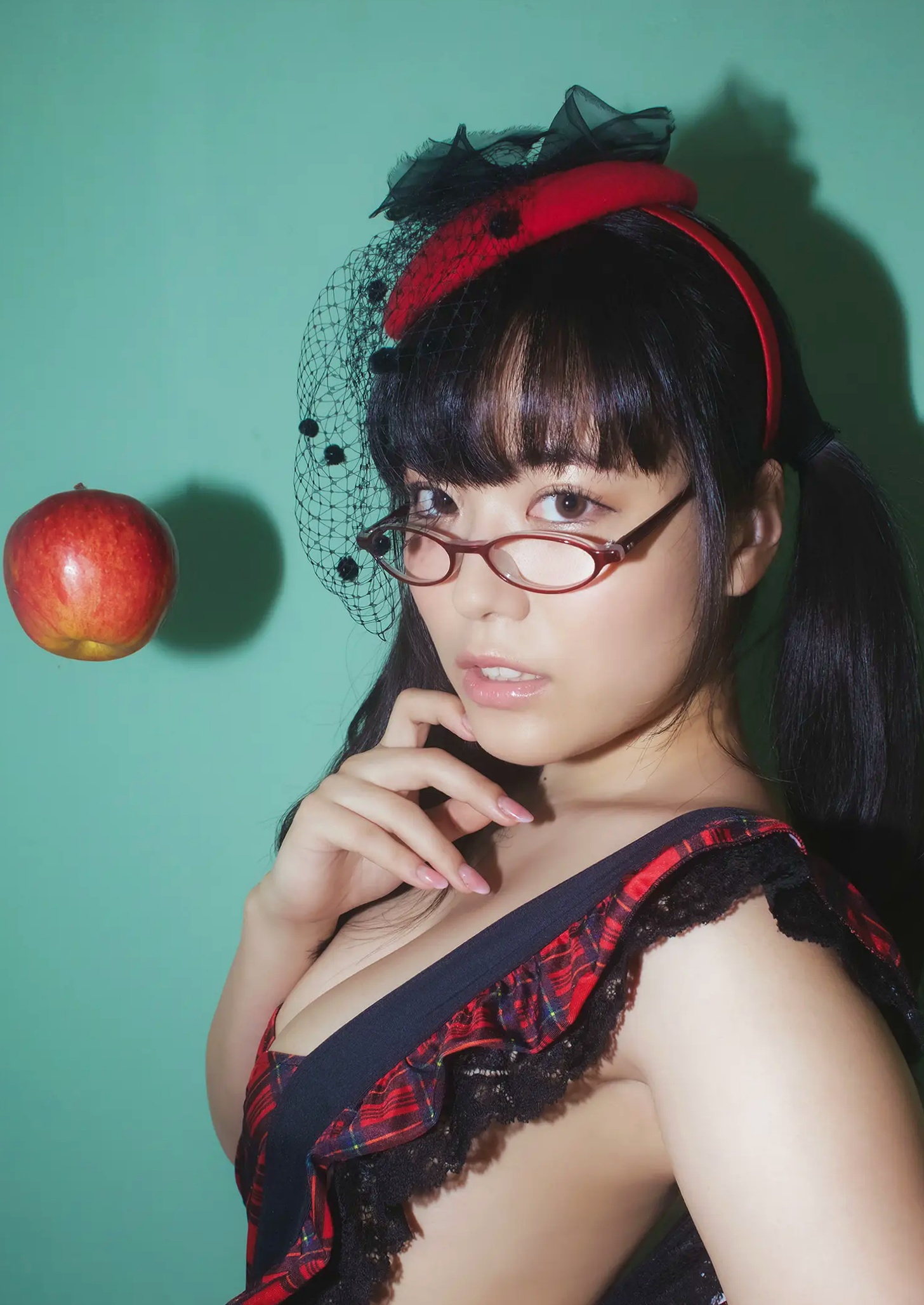 Gallery - 東雲うみ - 水果与眼镜性感写真 日本水手服眼镜娘内衣诱惑大尺幅日本性感制服诱惑人间胸器 女神私房照_秀色女神 - image 40