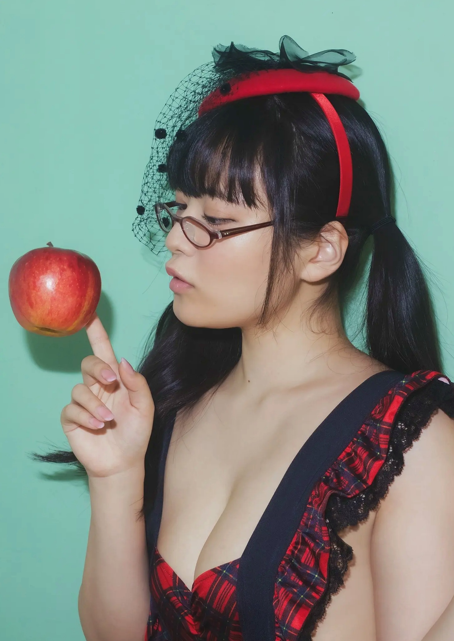 Gallery - 東雲うみ - 水果与眼镜性感写真 日本水手服眼镜娘内衣诱惑大尺幅日本性感制服诱惑人间胸器 女神私房照_秀色女神 - image 91