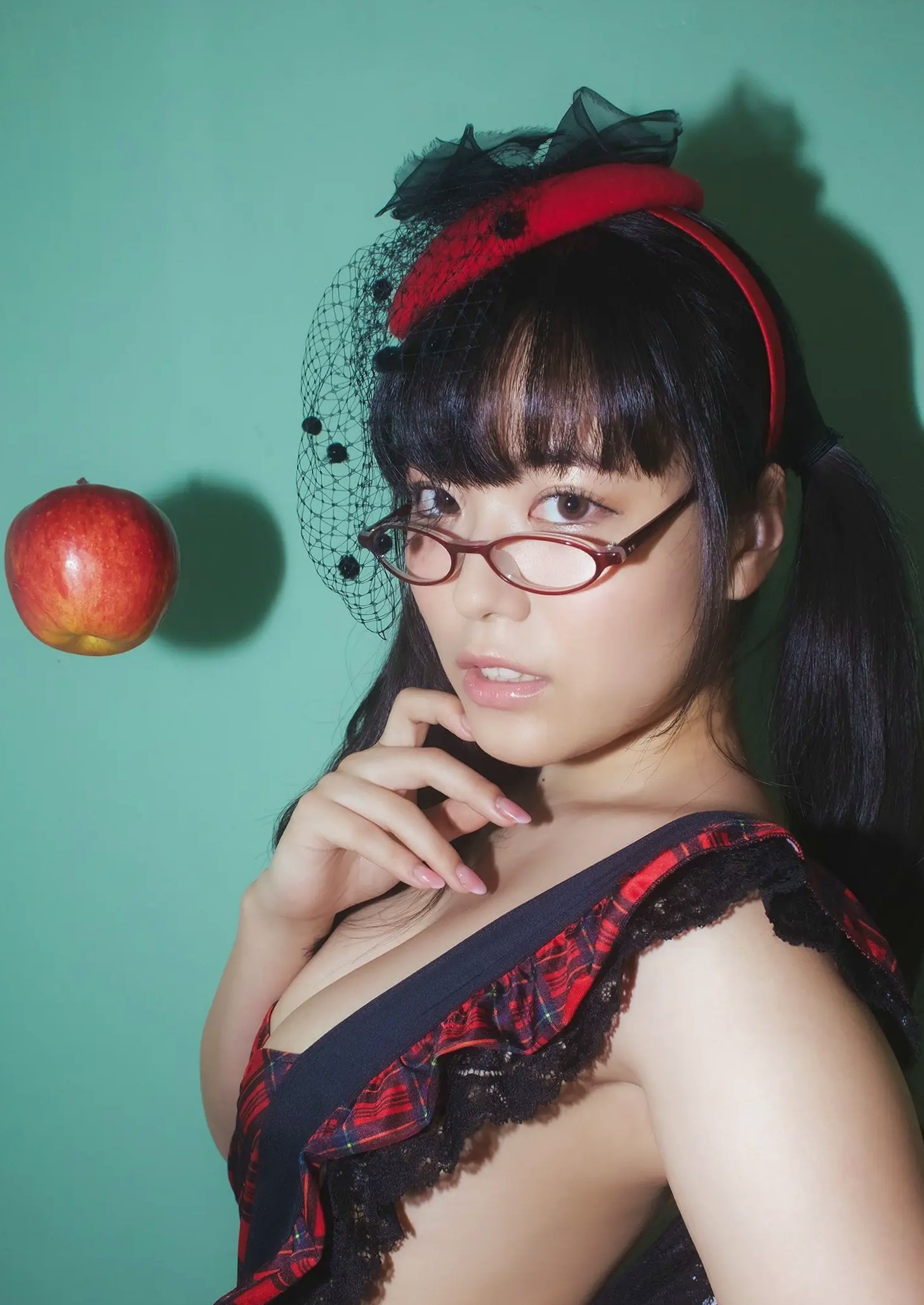 Gallery - 東雲うみ - 水果与眼镜性感写真 日本水手服眼镜娘内衣诱惑大尺幅日本性感制服诱惑人间胸器 女神私房照_秀色女神 - image 92