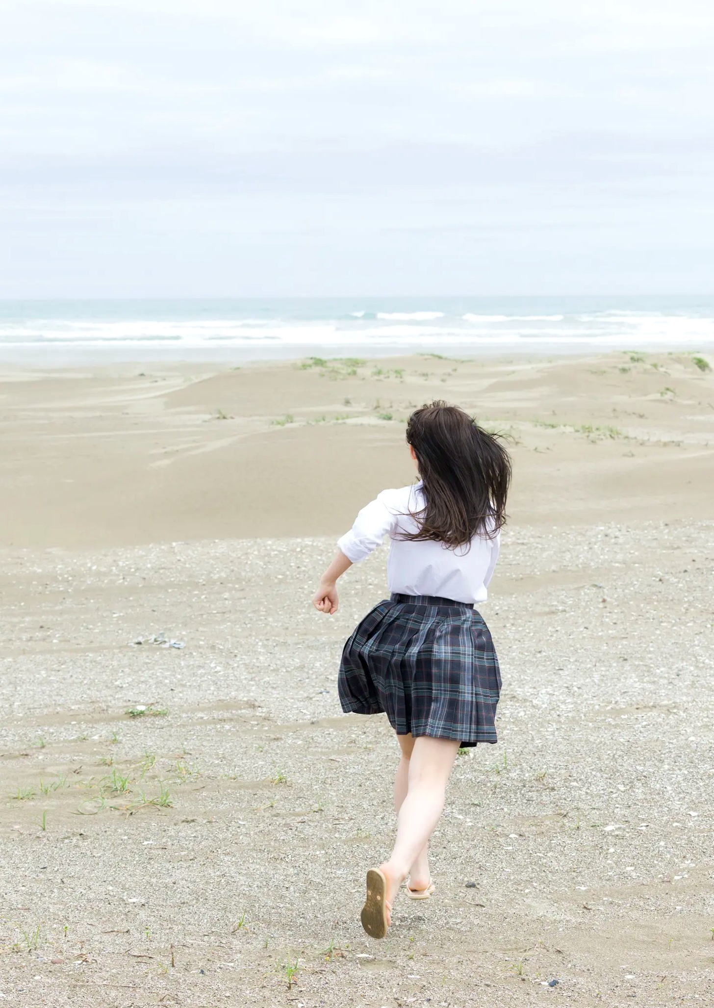 Gallery - 石原さき泳池性感比基尼与海边校服清纯阳光写真日本比基尼清纯泳池校服 女神私房照_秀色女神 - image 45