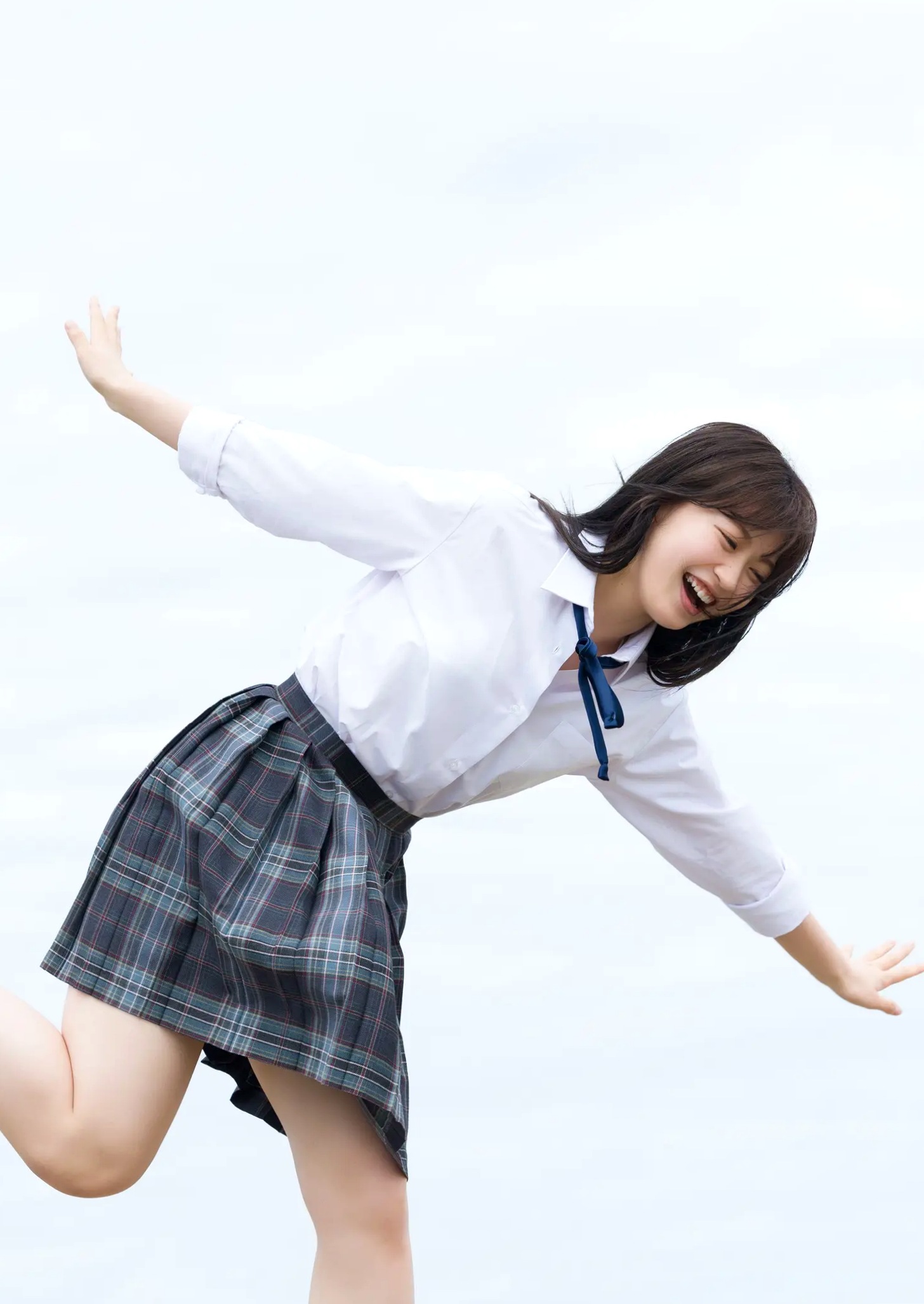 Gallery - 石原さき泳池性感比基尼与海边校服清纯阳光写真日本比基尼清纯泳池校服 女神私房照_秀色女神 - image 47