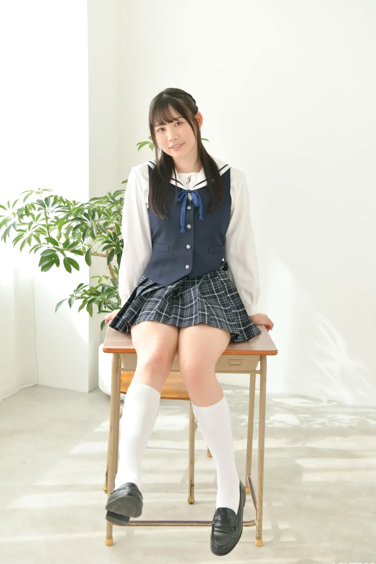 Gallery - [LOVEPOP] Seina Shinomi 篠見星奈 Photoset 06 日系清纯校服制服美腿写真日本校服制服清纯美腿 女神私房照_秀色女神 - image 51