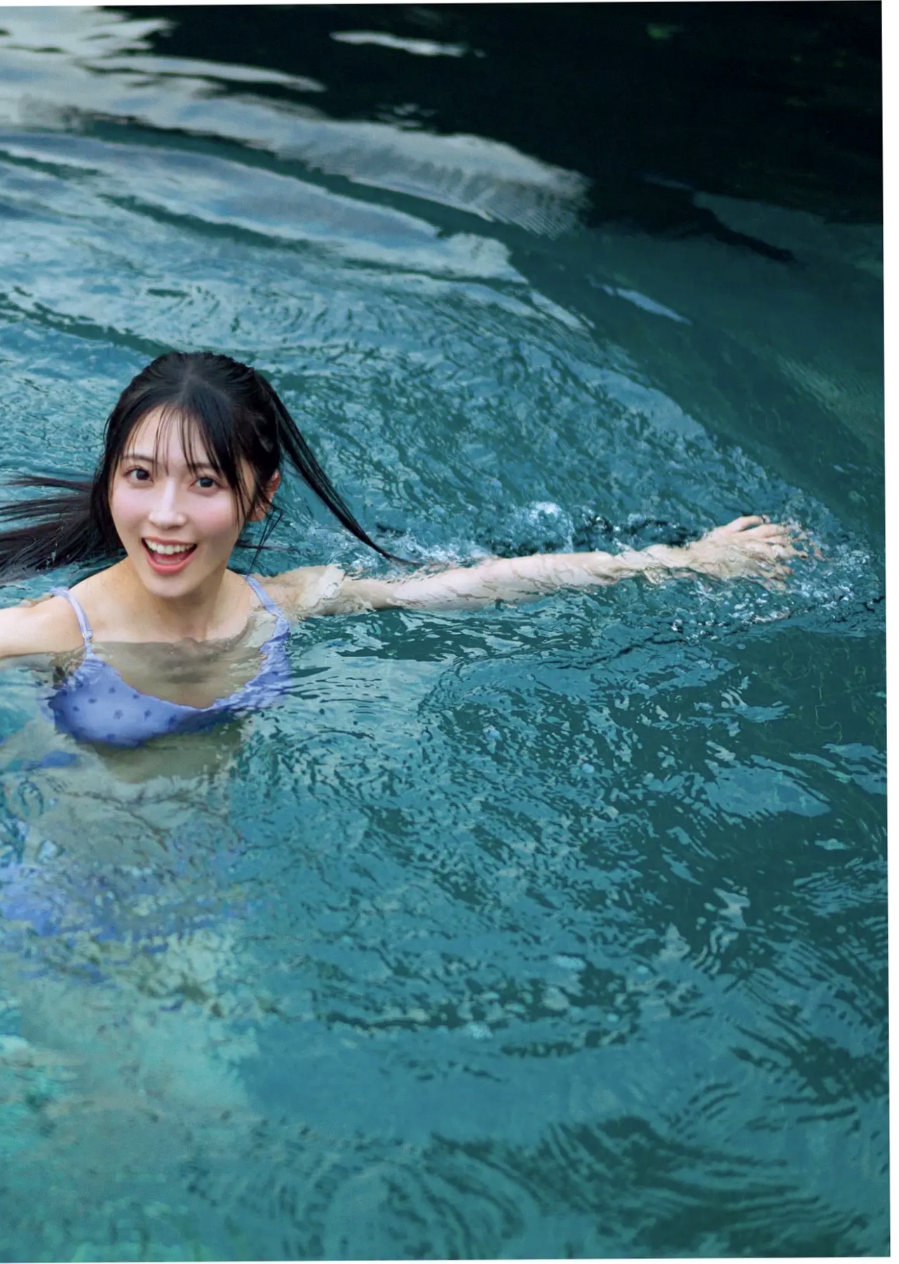 佐藤綺星《天使の反射角度》泳池比基尼清纯私房写真