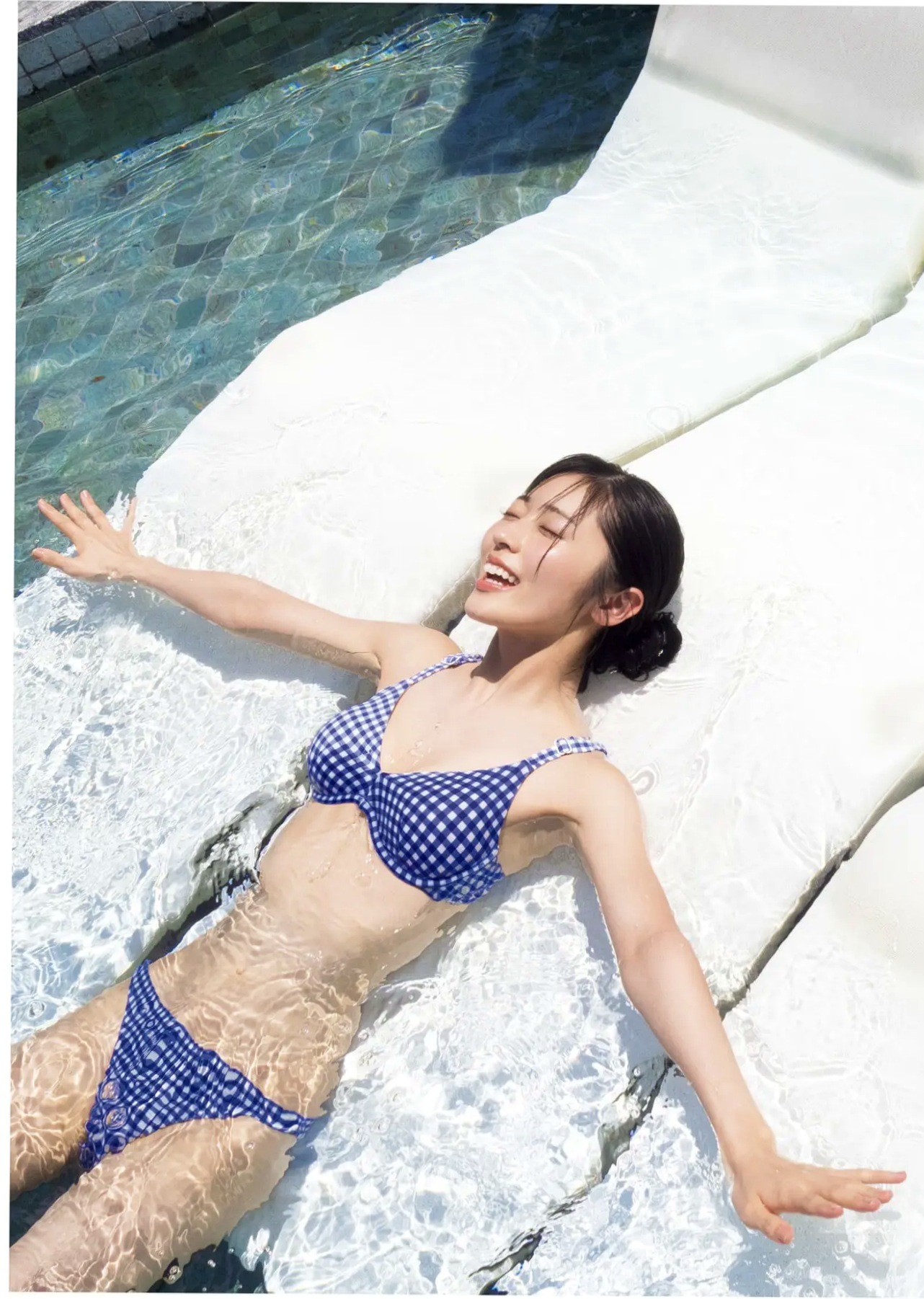 佐藤綺星《天使の反射角度》泳池比基尼清纯私房写真