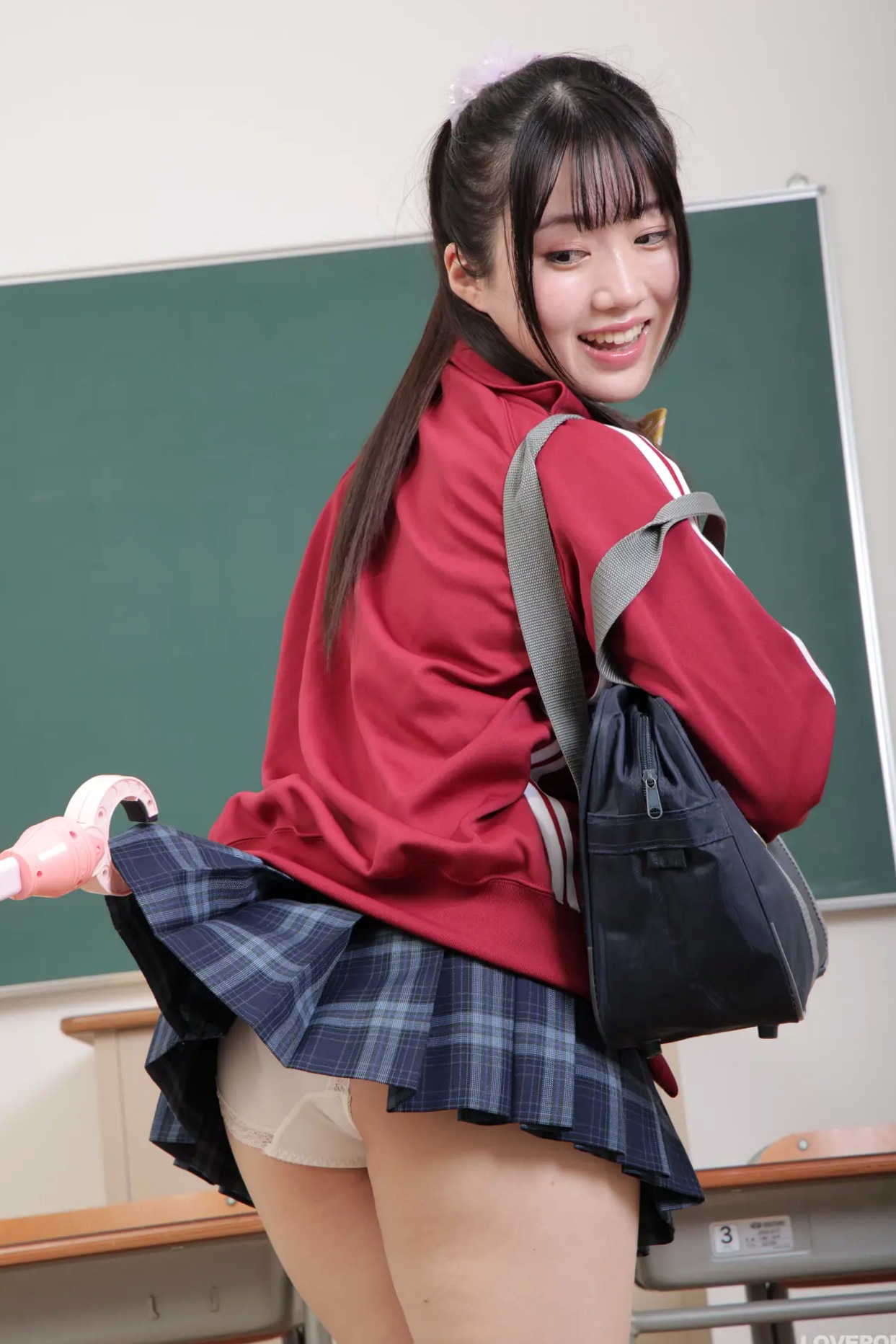 [LOVEPOP] Miku Arima 有馬美玖 Photoset 15 教室校服运动外套蕾丝内衣私房写真