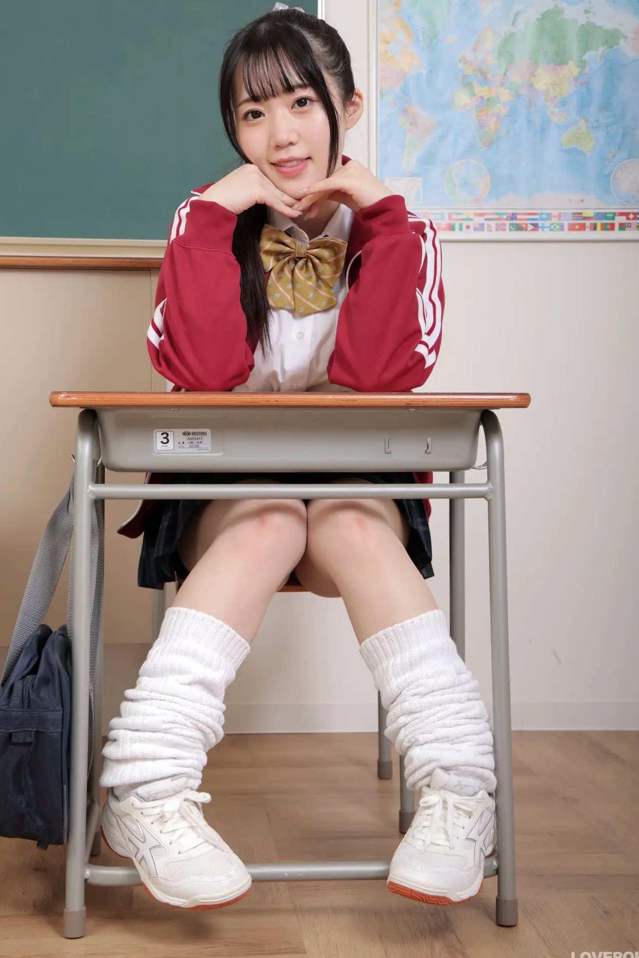 [LOVEPOP] Miku Arima 有馬美玖 Photoset 15 教室校服运动外套蕾丝内衣私房写真
