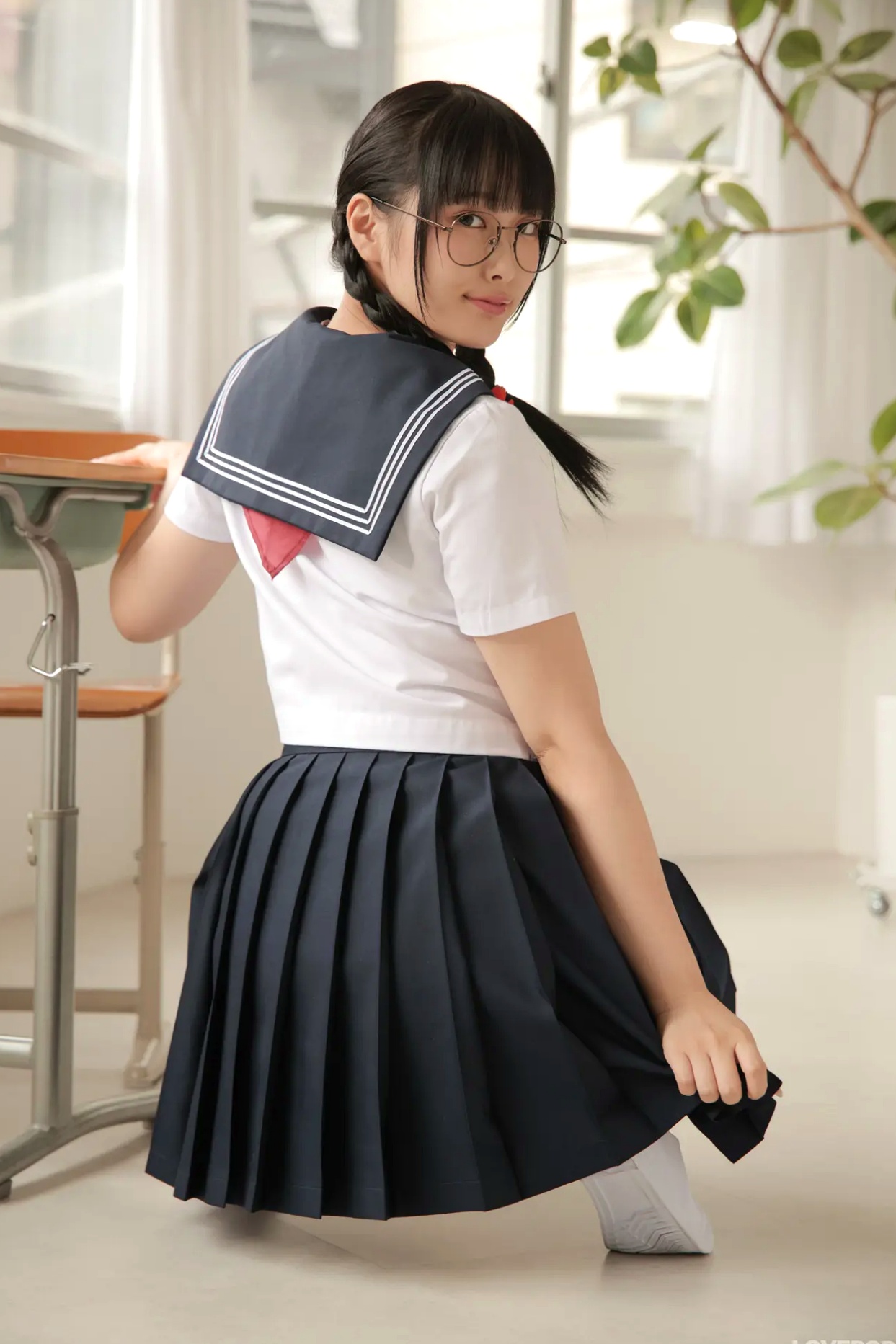 [LOVEPOP] Marina Asakawa 浅川まりな Photoset 02 日系眼镜水手服清纯校服美腿写真
