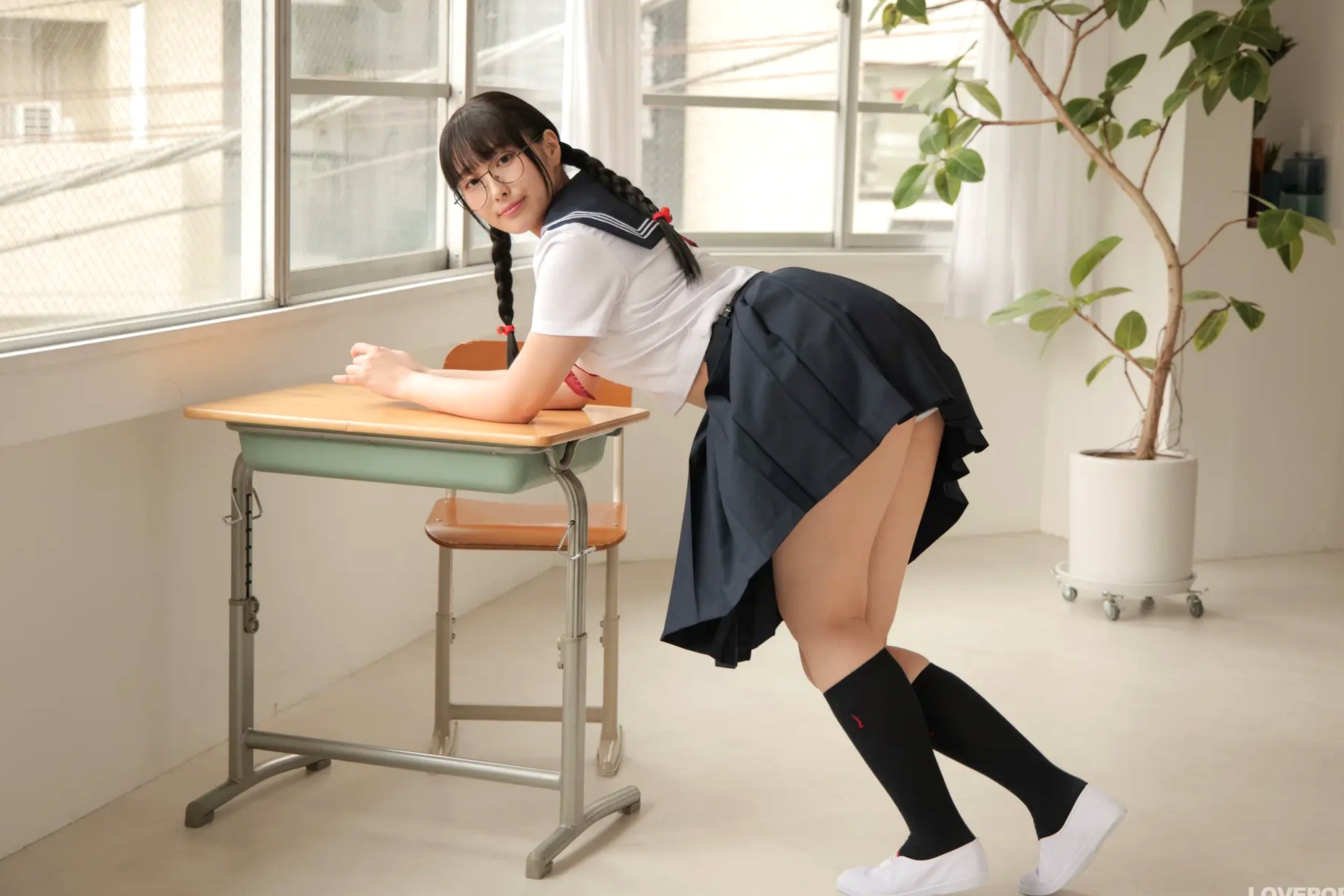 [LOVEPOP] Marina Asakawa 浅川まりな Photoset 02 日系眼镜水手服清纯校服美腿写真