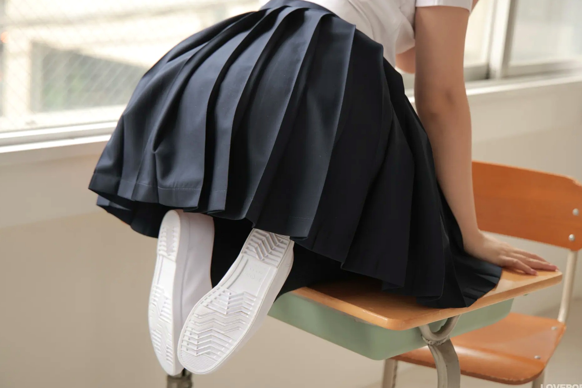 [LOVEPOP] Marina Asakawa 浅川まりな Photoset 02 日系眼镜水手服清纯校服美腿写真