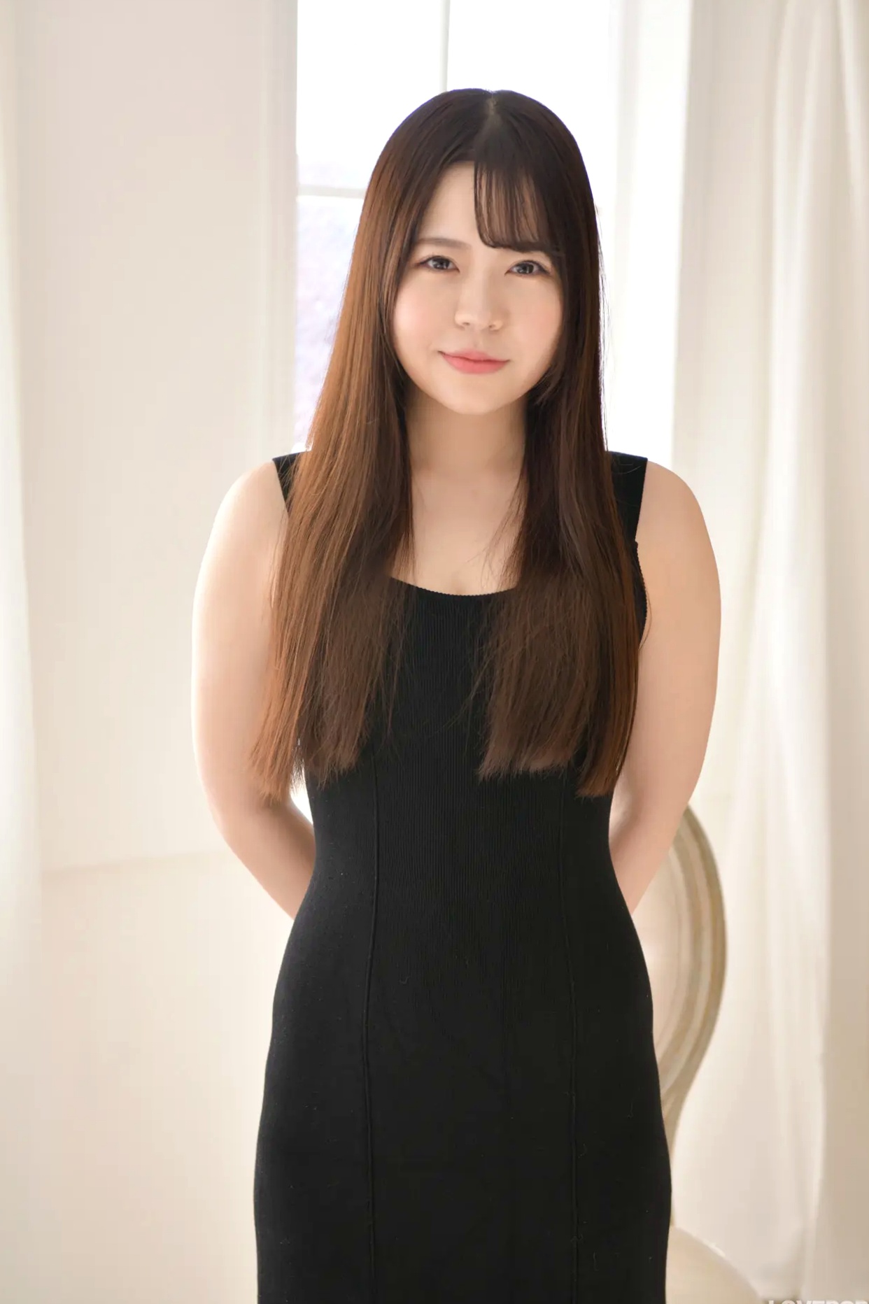 [LOVEPOP] Momoha Mizuse 水瀬百々羽 Photoset 05 黑色连衣长裙家居清新治愈写真