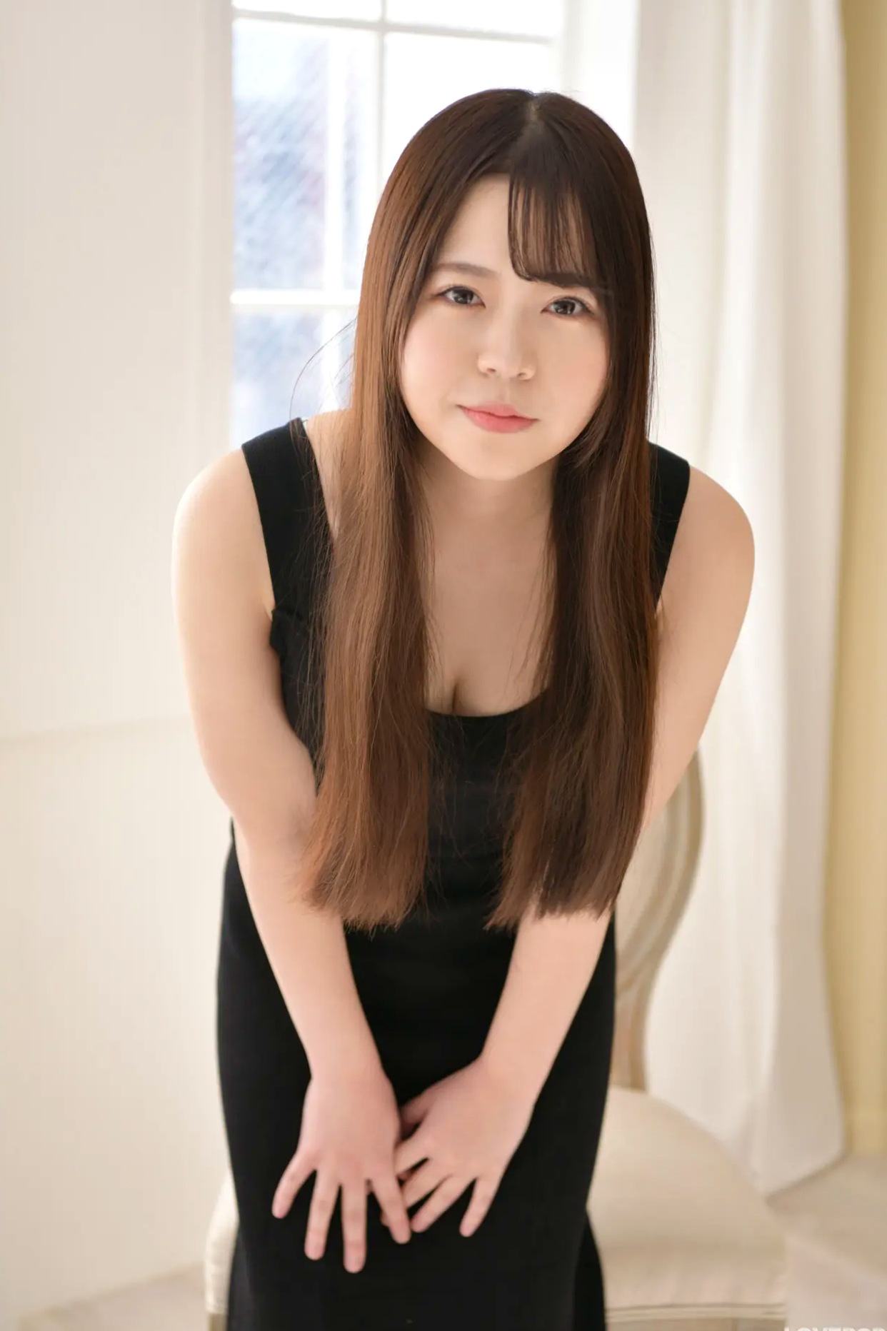 [LOVEPOP] Momoha Mizuse 水瀬百々羽 Photoset 05 黑色连衣长裙家居清新治愈写真
