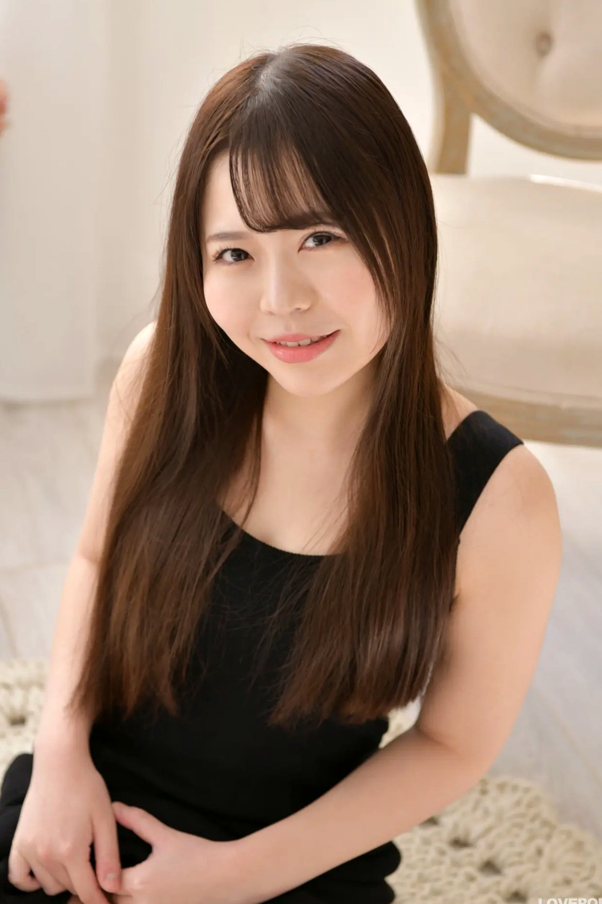[LOVEPOP] Momoha Mizuse 水瀬百々羽 Photoset 05 黑色连衣长裙家居清新治愈写真