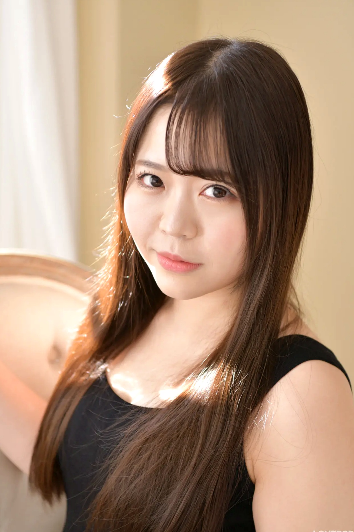 [LOVEPOP] Momoha Mizuse 水瀬百々羽 Photoset 05 黑色连衣长裙家居清新治愈写真