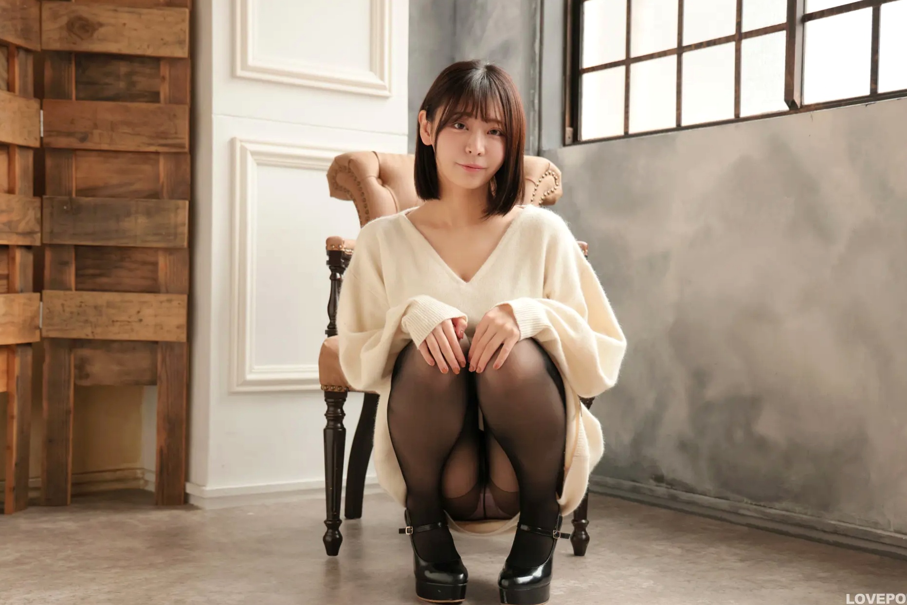 [LOVEPOP] Yui Kohinata 小日向結衣 Photoset 01 暖系毛衣搭配魅惑黑丝美腿私房写真