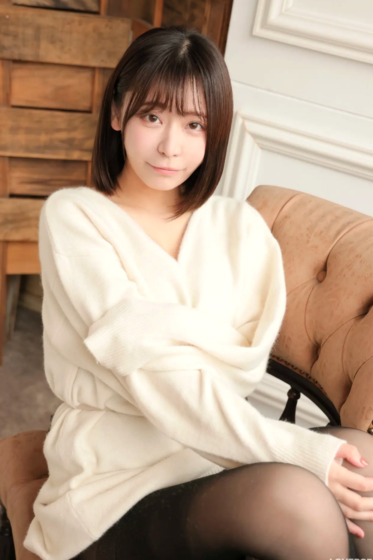 [LOVEPOP] Yui Kohinata 小日向結衣 Photoset 01 暖系毛衣搭配魅惑黑丝美腿私房写真