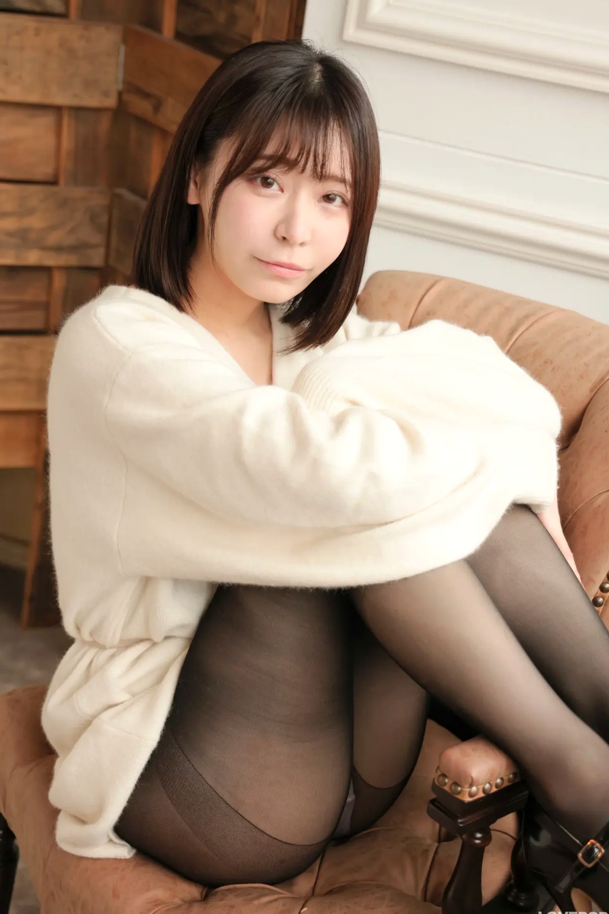 [LOVEPOP] Yui Kohinata 小日向結衣 Photoset 01 暖系毛衣搭配魅惑黑丝美腿私房写真