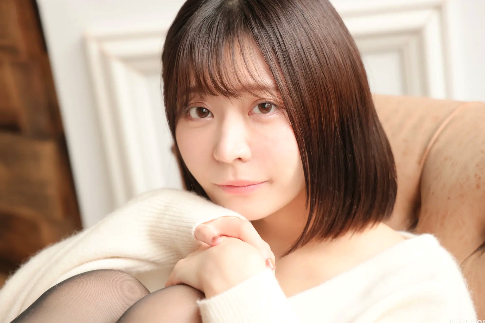 [LOVEPOP] Yui Kohinata 小日向結衣 Photoset 01 暖系毛衣搭配魅惑黑丝美腿私房写真