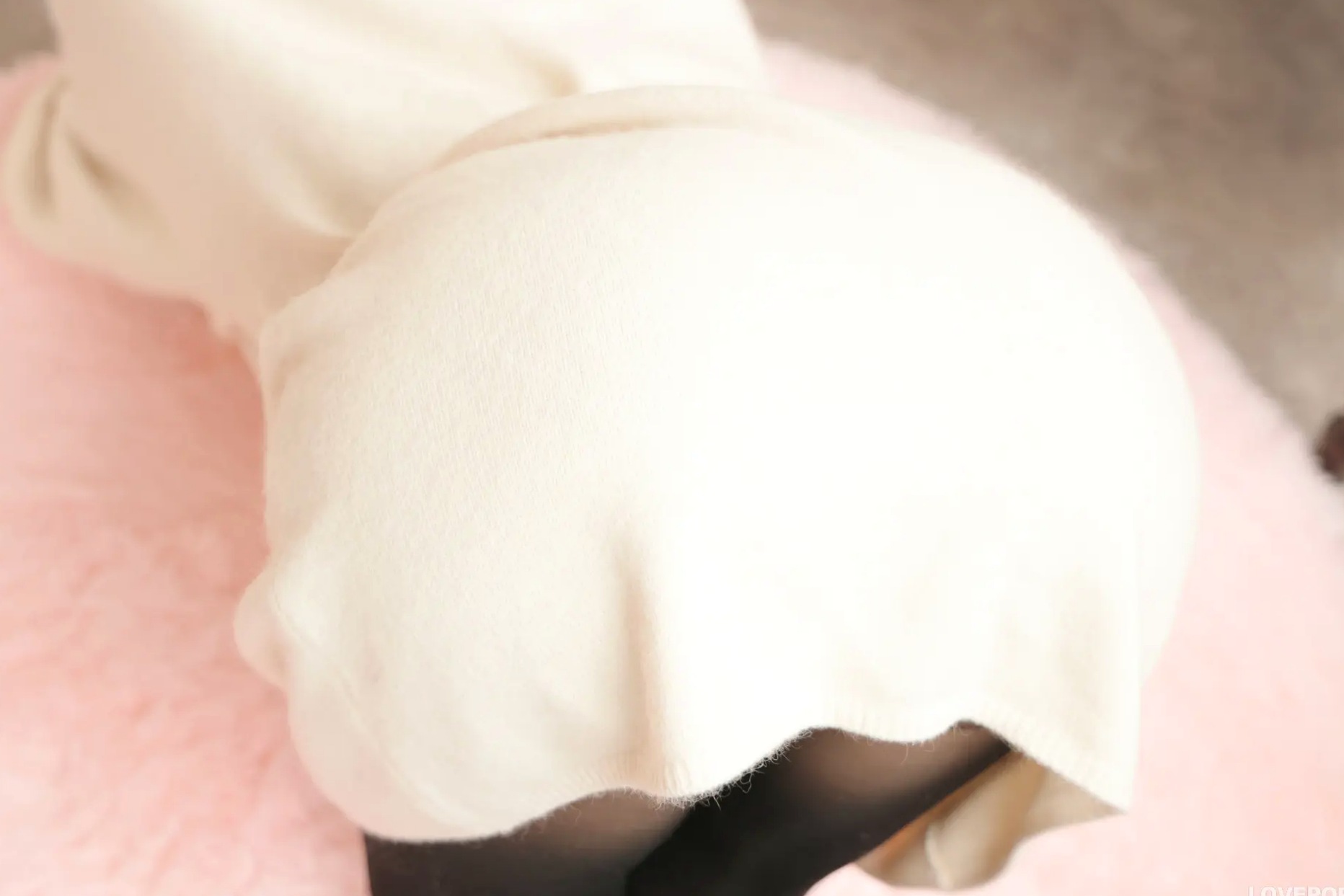 [LOVEPOP] Yui Kohinata 小日向結衣 Photoset 01 暖系毛衣搭配魅惑黑丝美腿私房写真
