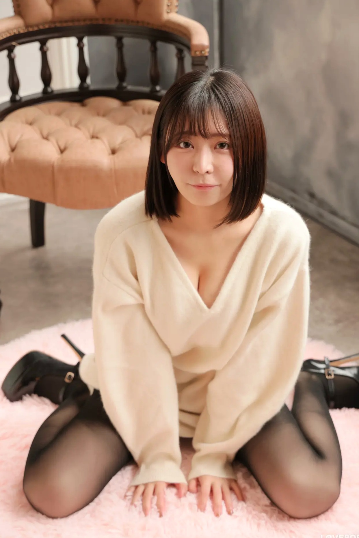 [LOVEPOP] Yui Kohinata 小日向結衣 Photoset 01 暖系毛衣搭配魅惑黑丝美腿私房写真