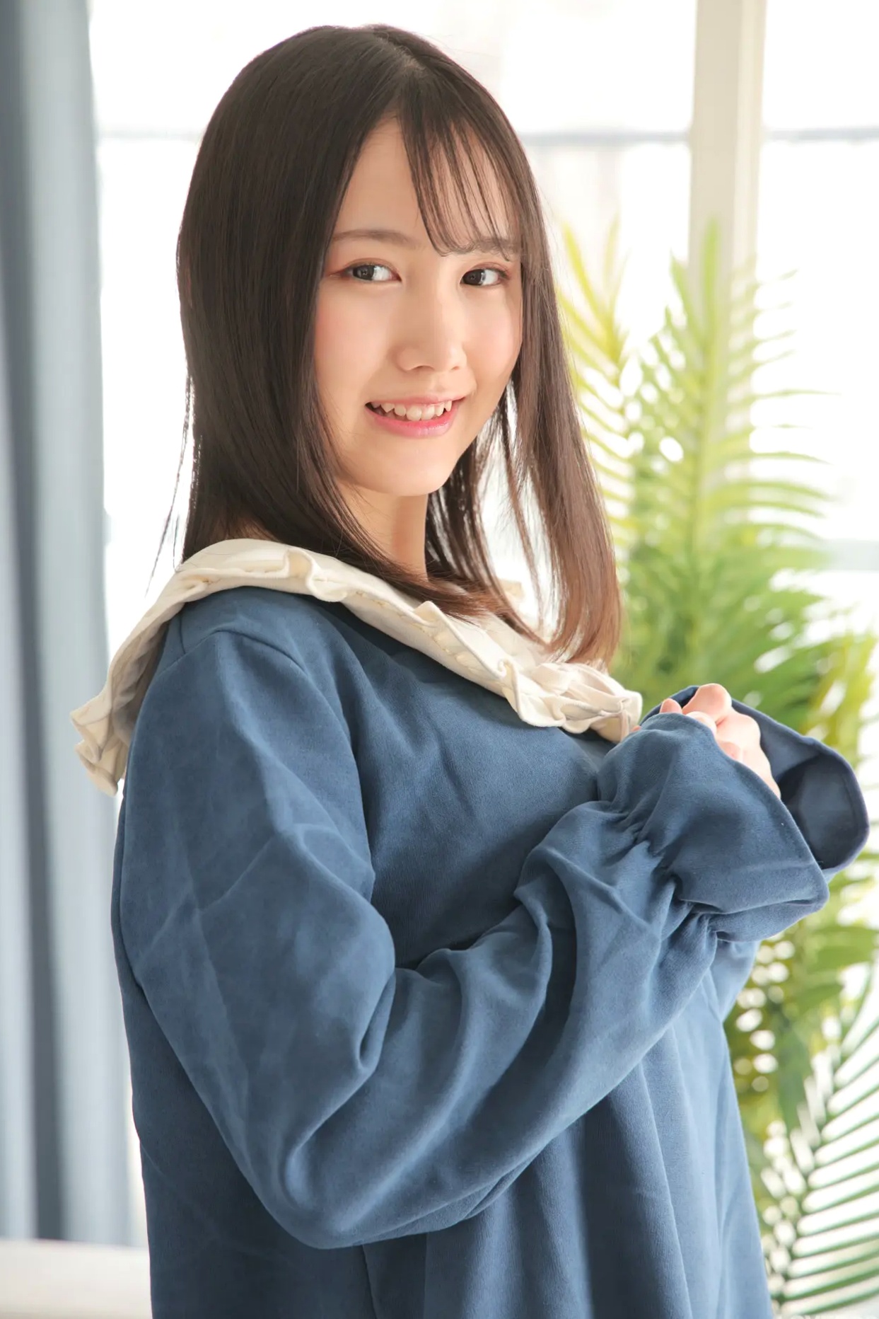 [LOVEPOP] Maki Chiba 千葉まき Photoset 03 居家清纯私房写真 蓝裙俏皮性感美腿