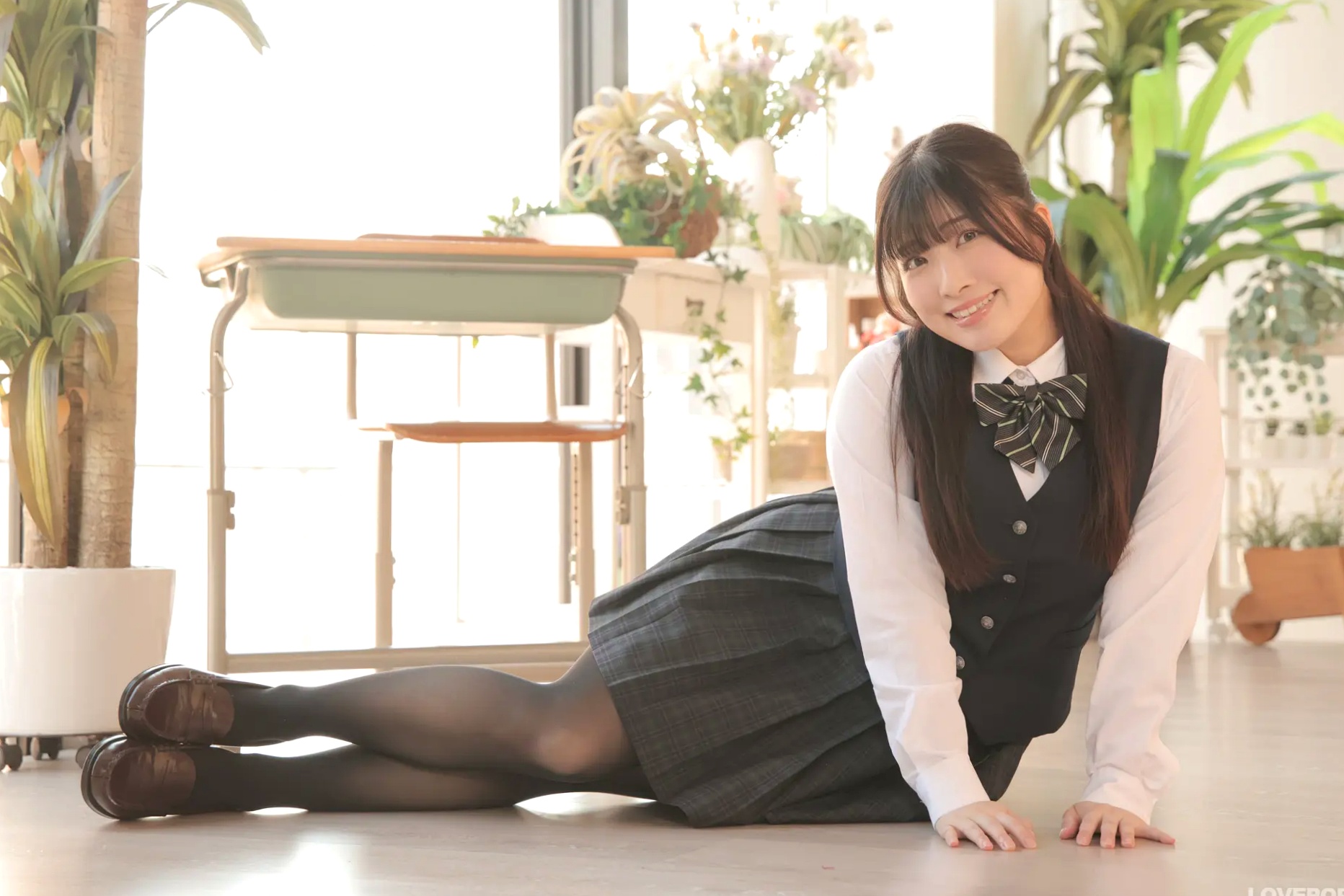 [LOVEPOP] Sumire Niibo 新穂純麗 Photoset 02 日系校服黑丝美腿性感写真