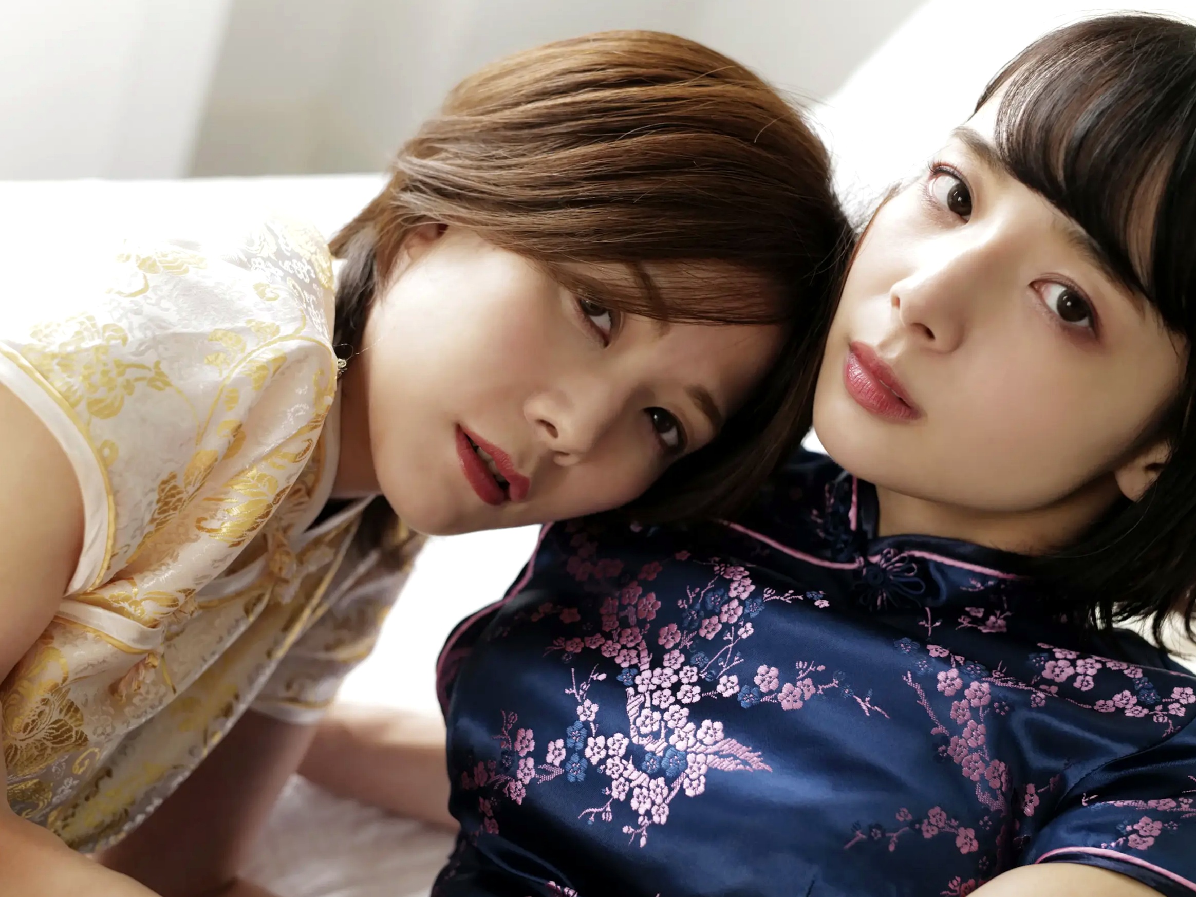 高宮まり x 岡田紗佳 - 牌 x 牌 Ⅱ：性感内衣与黑丝皮衣诱惑写真