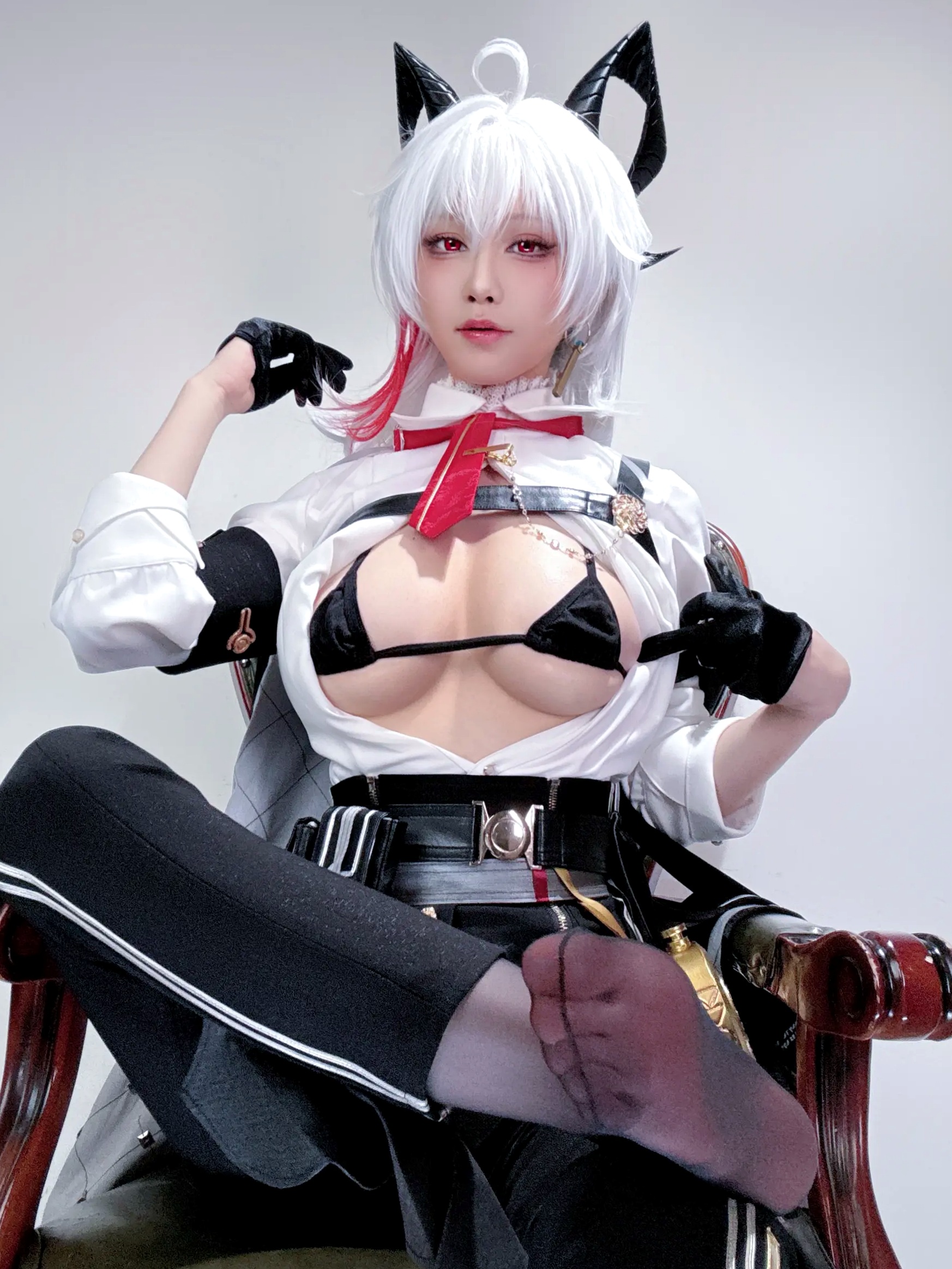 水淼aqua - 赞妮Cosplay黑丝性感魅惑美臀自拍写真