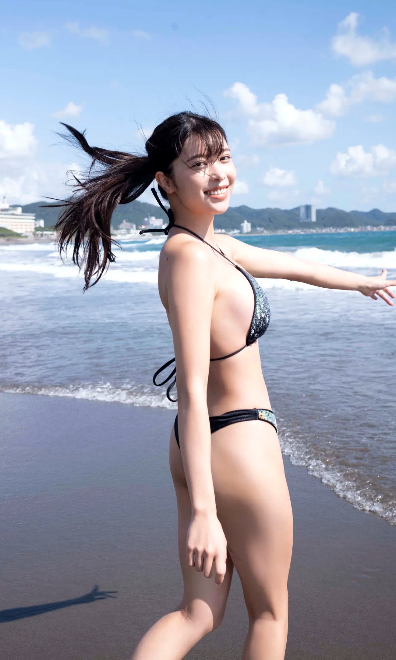 七瀬なな《刺激的に照らされて》阳光泳池比基尼户外海滩性感写真 [63P]