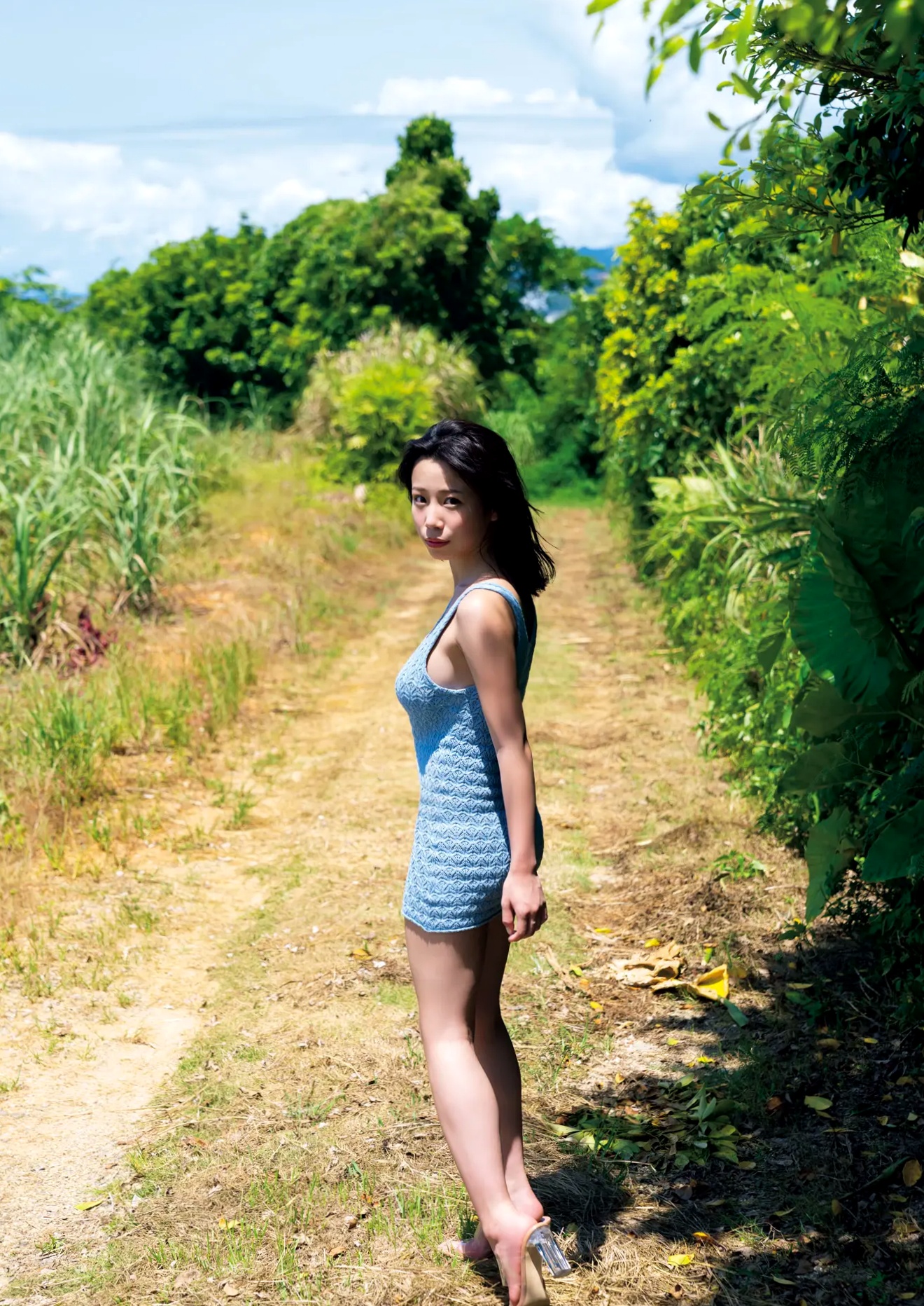 乙陽葵 - なんがでっきょん [108P] 户外向日葵性感比基尼写真 阳光清纯美胸图集