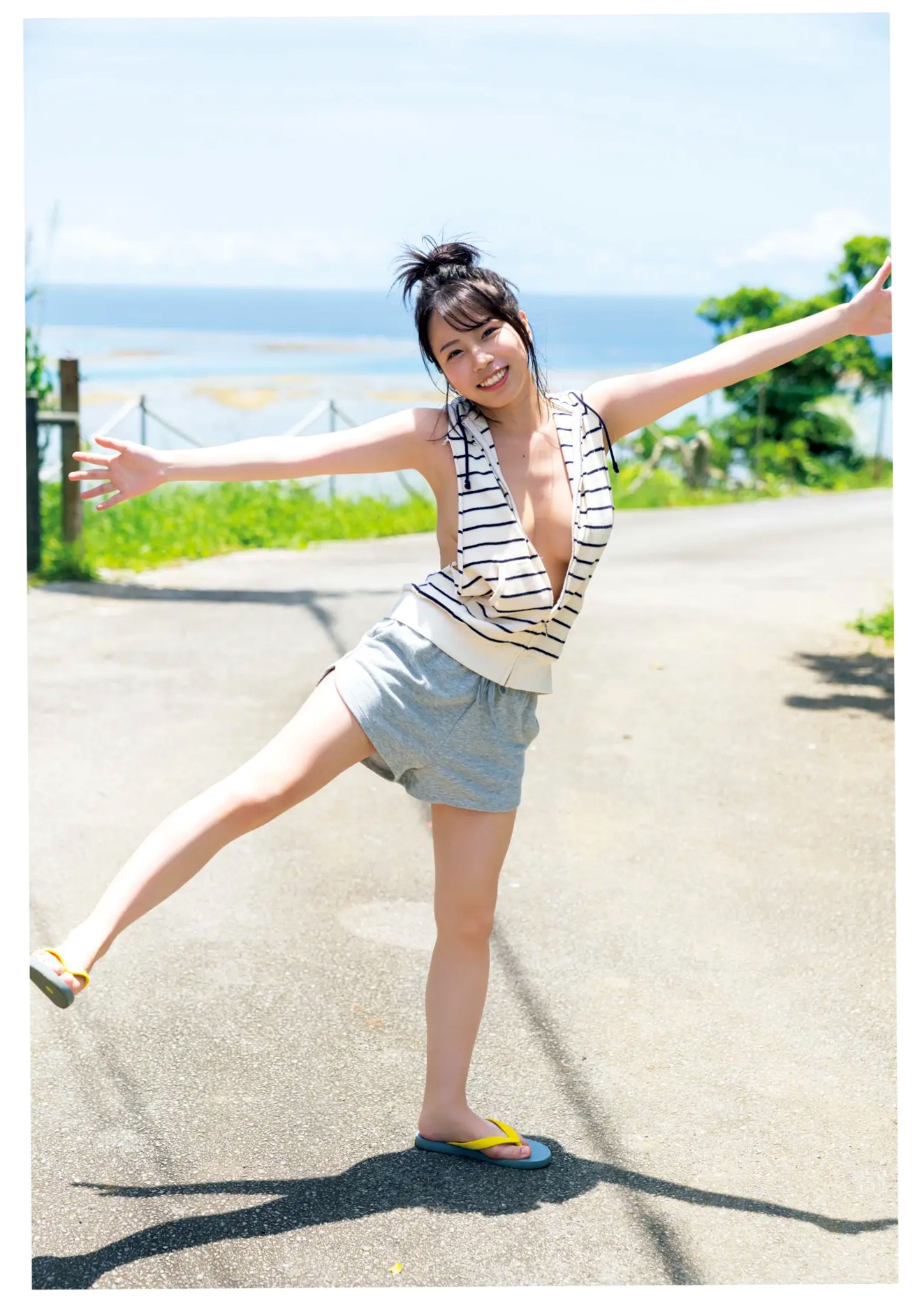 乙陽葵 - なんがでっきょん [108P] 户外向日葵性感比基尼写真 阳光清纯美胸图集
