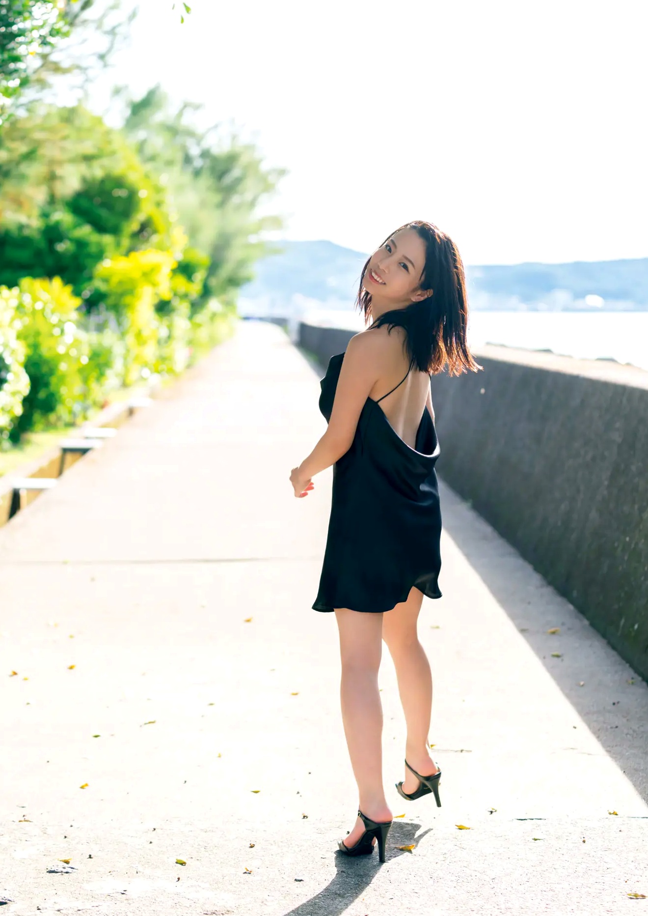乙陽葵 - なんがでっきょん [108P] 户外向日葵性感比基尼写真 阳光清纯美胸图集