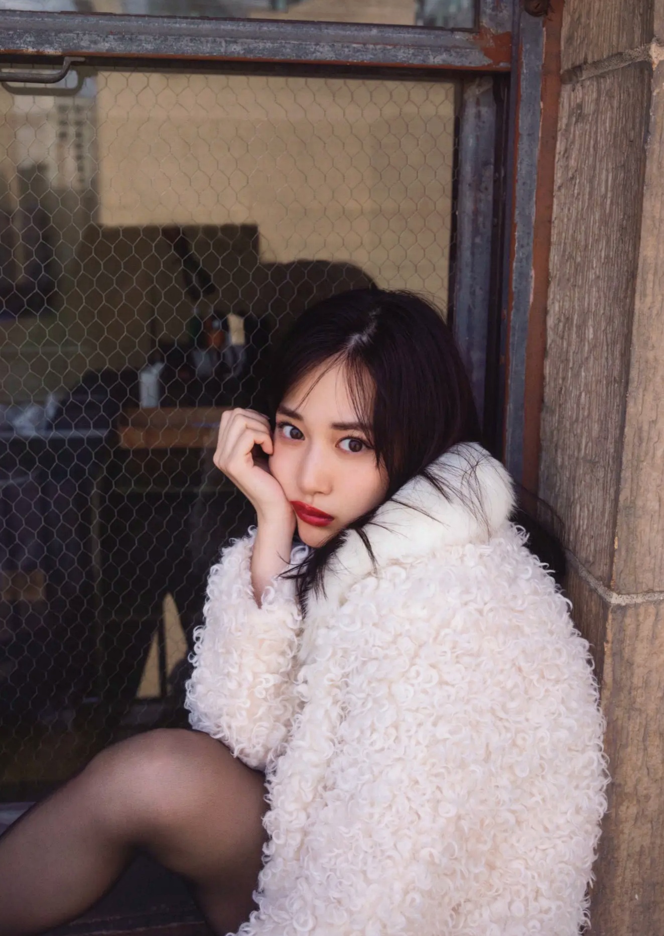 《山下美月 - ヒロイン》海边黑色比基尼与浴室甜美写真