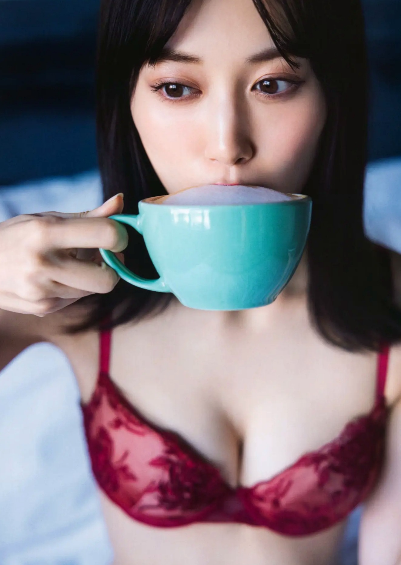 《山下美月 - ヒロイン》海边黑色比基尼与浴室甜美写真