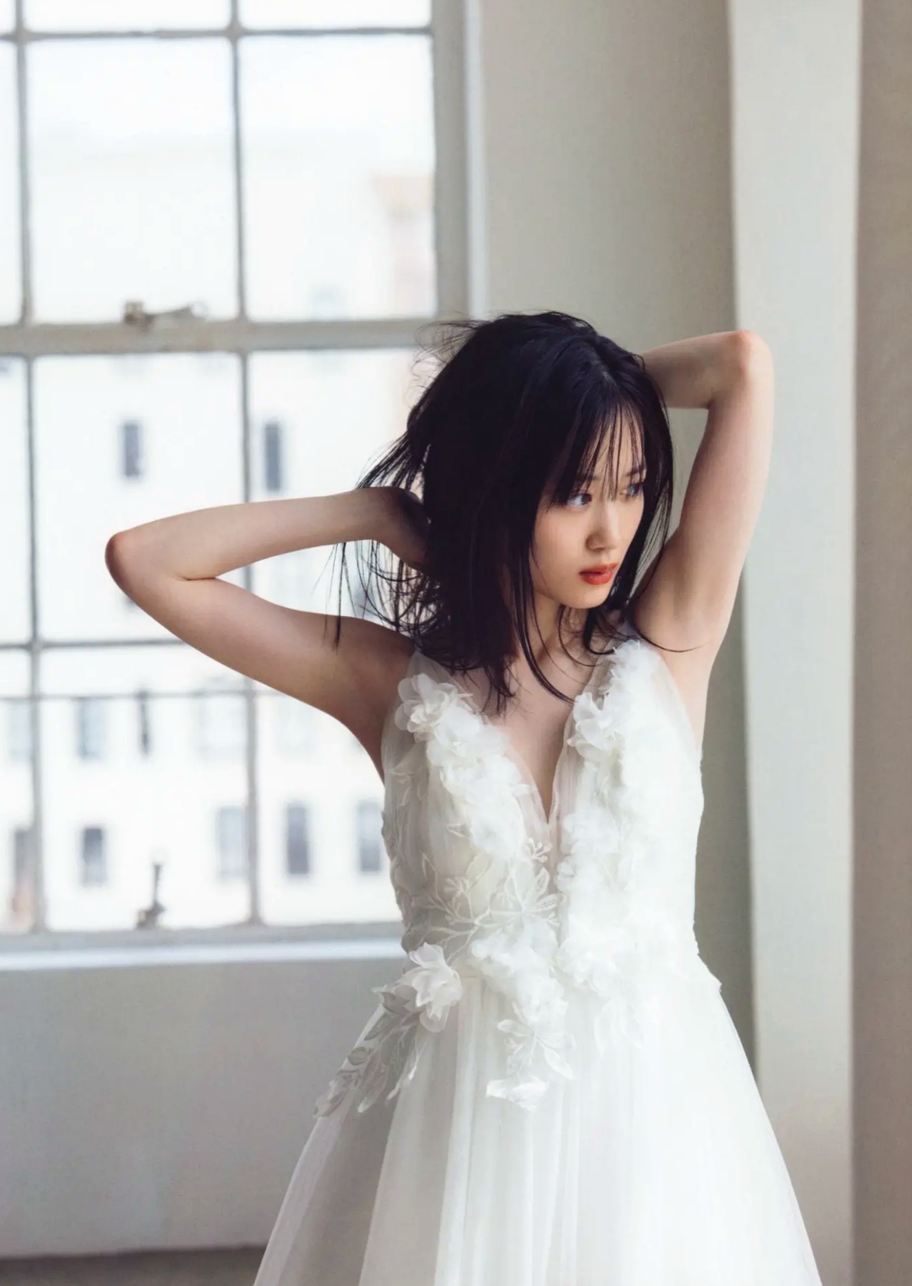 《山下美月 - ヒロイン》海边黑色比基尼与浴室甜美写真