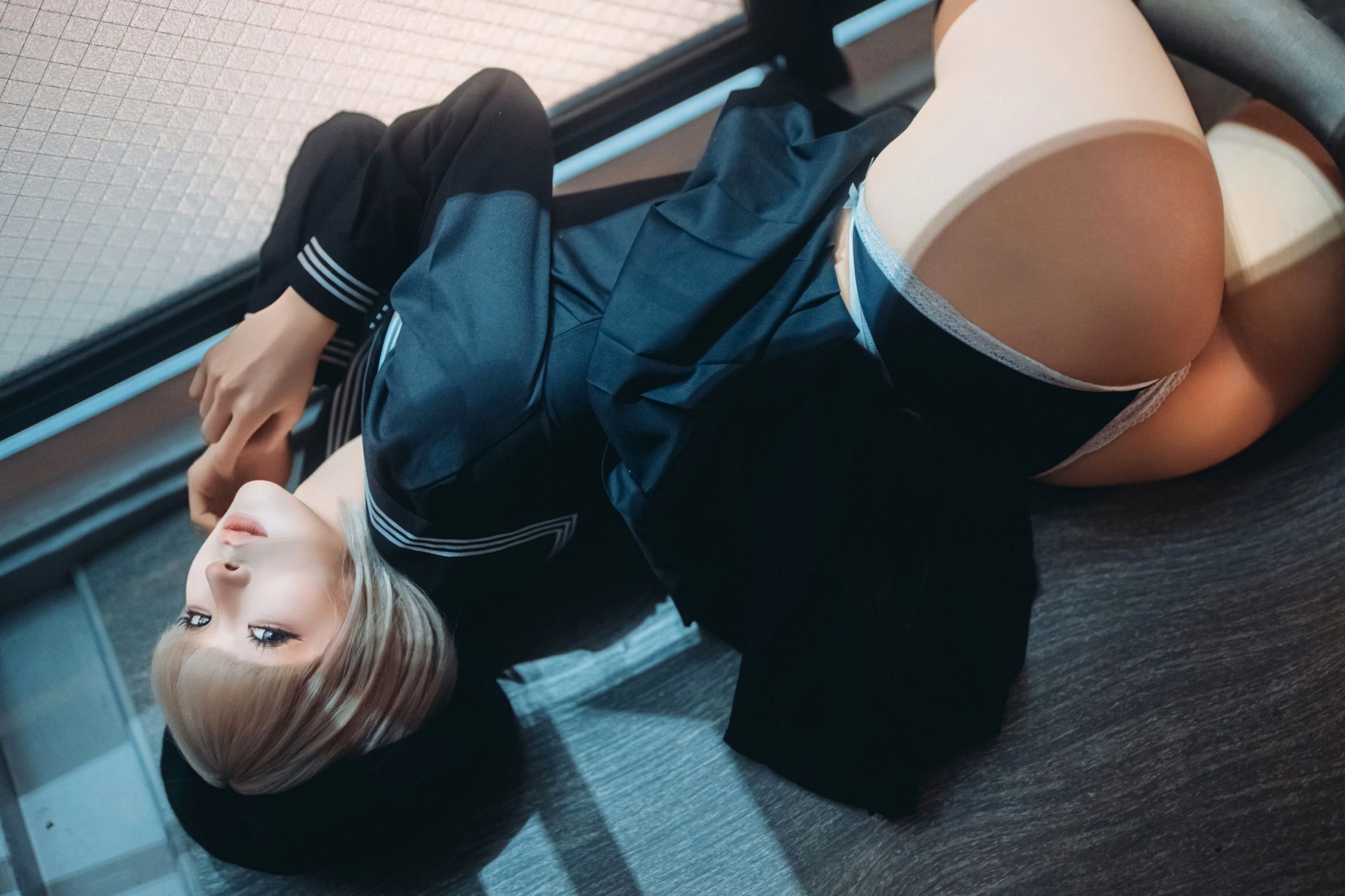 蠢沫沫-秋寻上 日系校服制服与大阪街拍性感写真